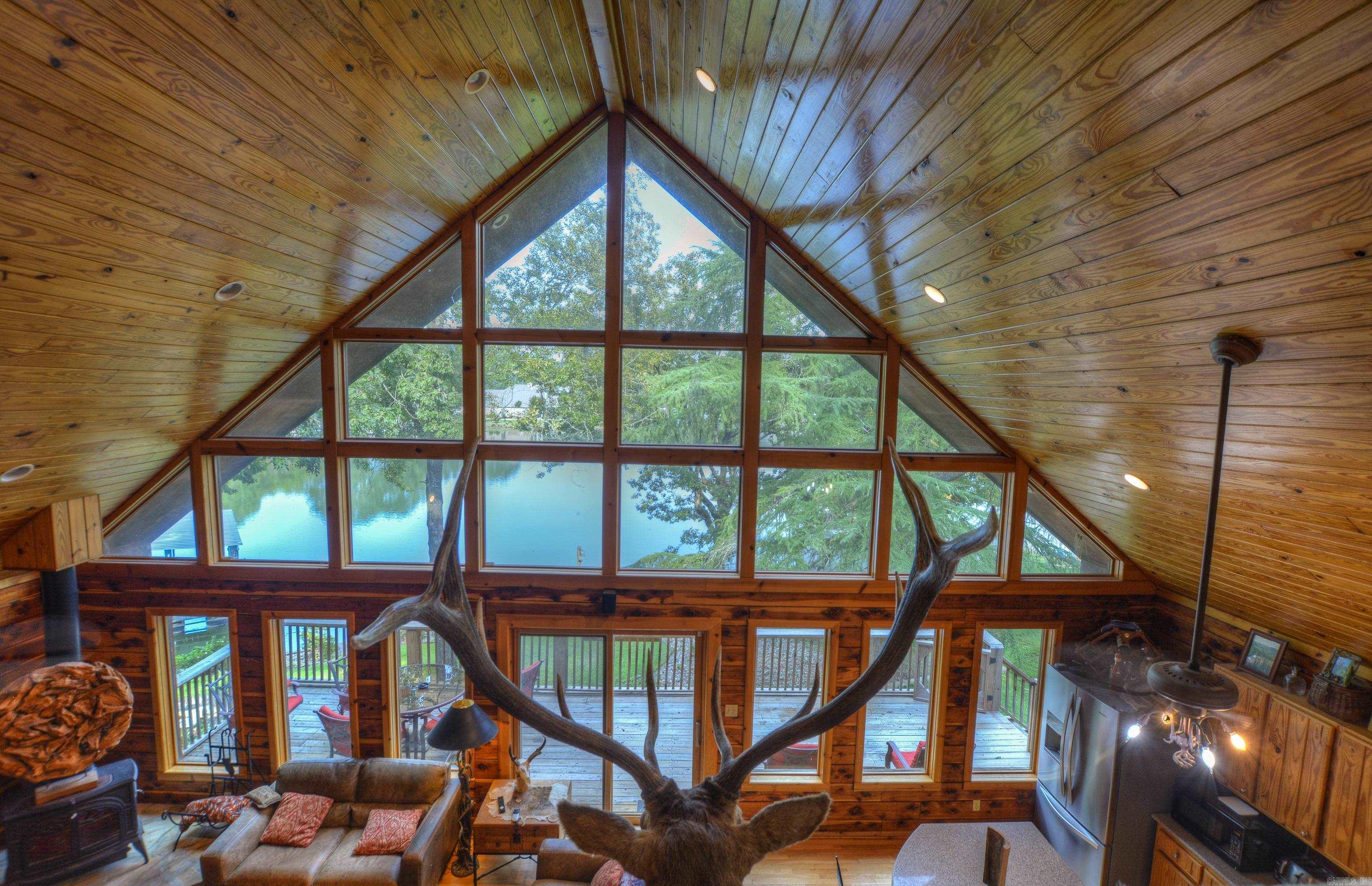 Lake Hamilton Log Cabin Retreat