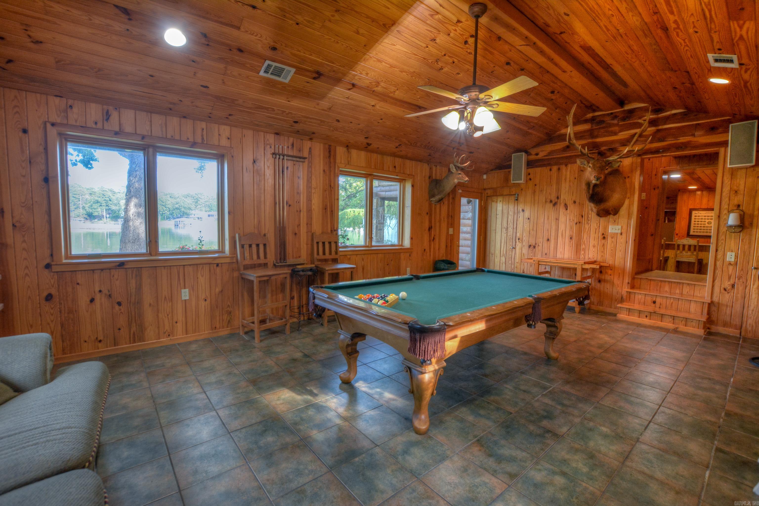 Lake Hamilton Log Cabin Retreat