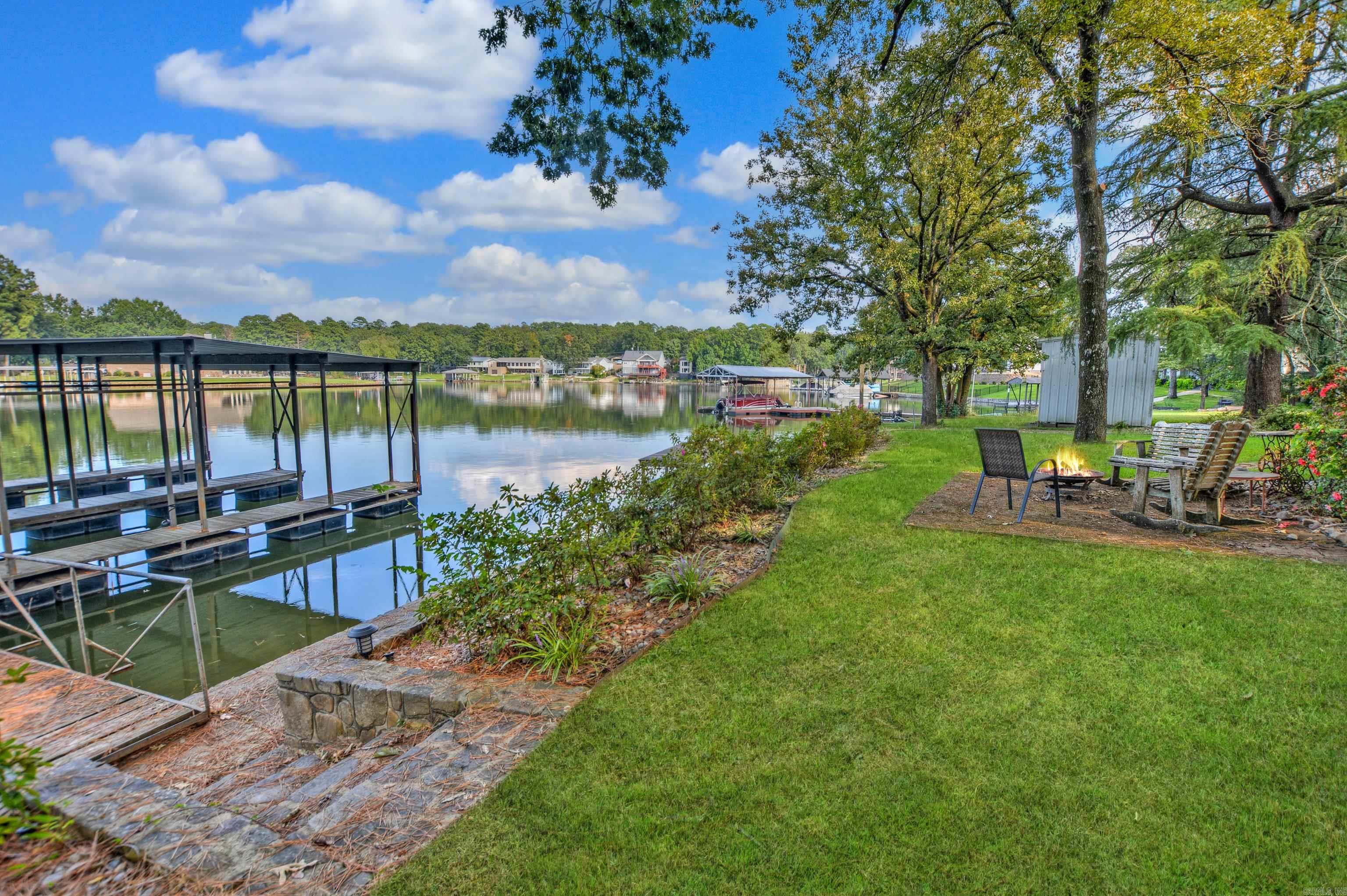 Lake Hamilton Log Cabin Retreat