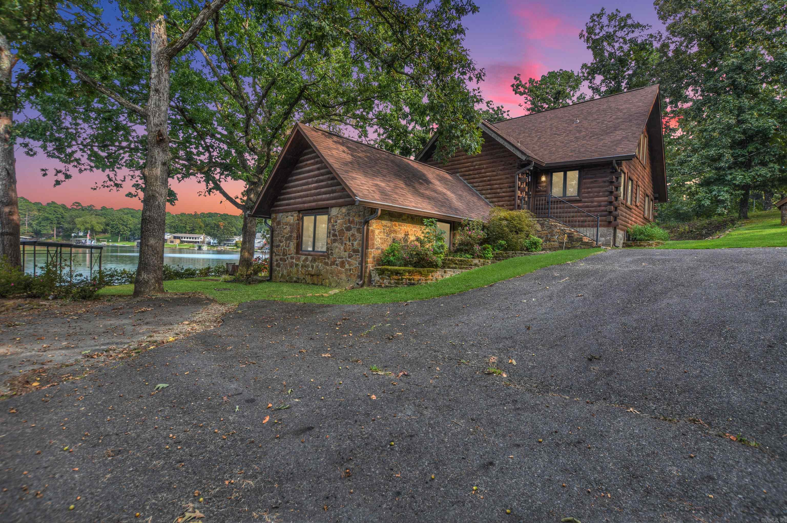 Lake Hamilton Log Cabin Retreat