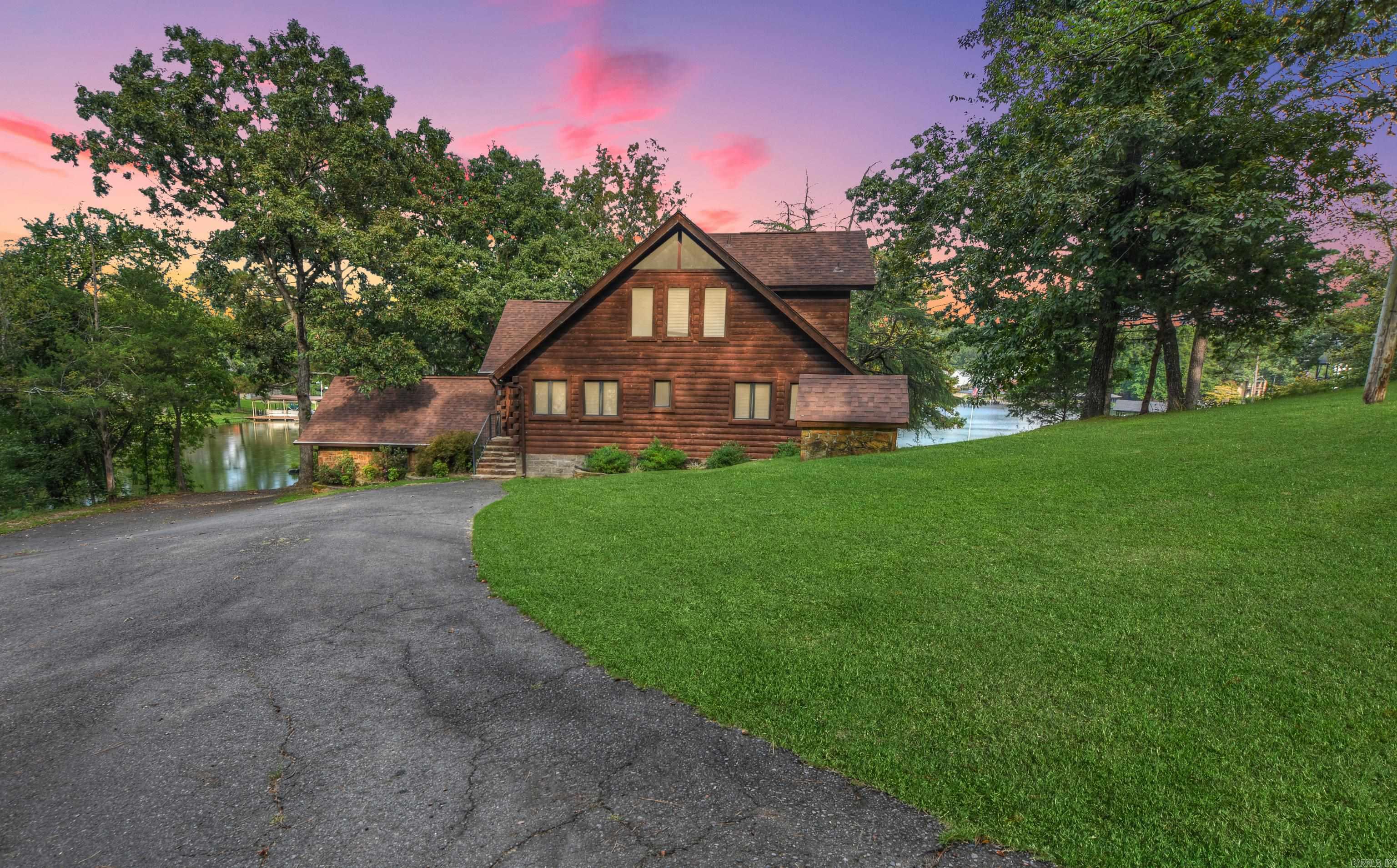 Lake Hamilton Log Cabin Retreat
