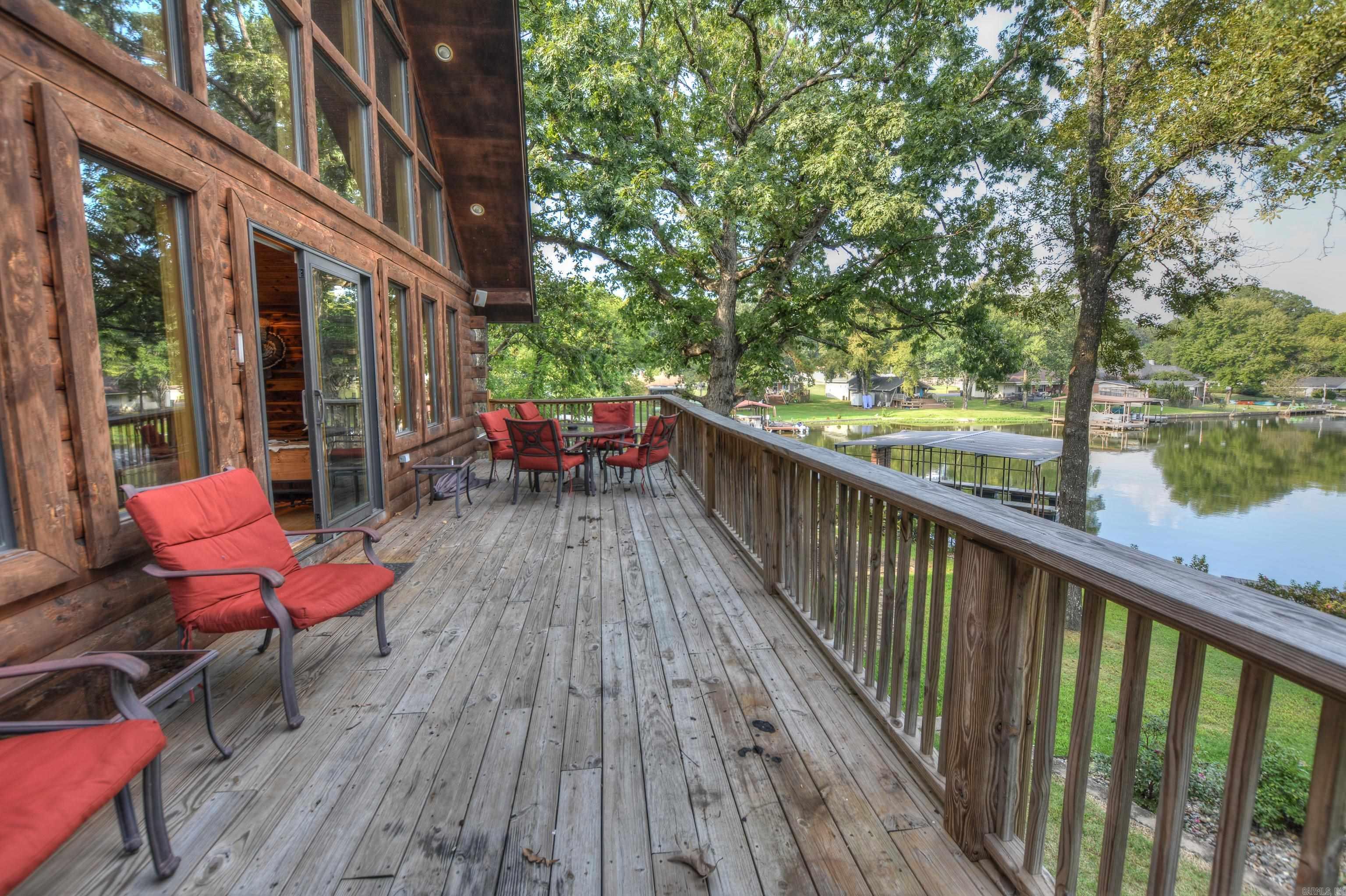 Lake Hamilton Log Cabin Retreat