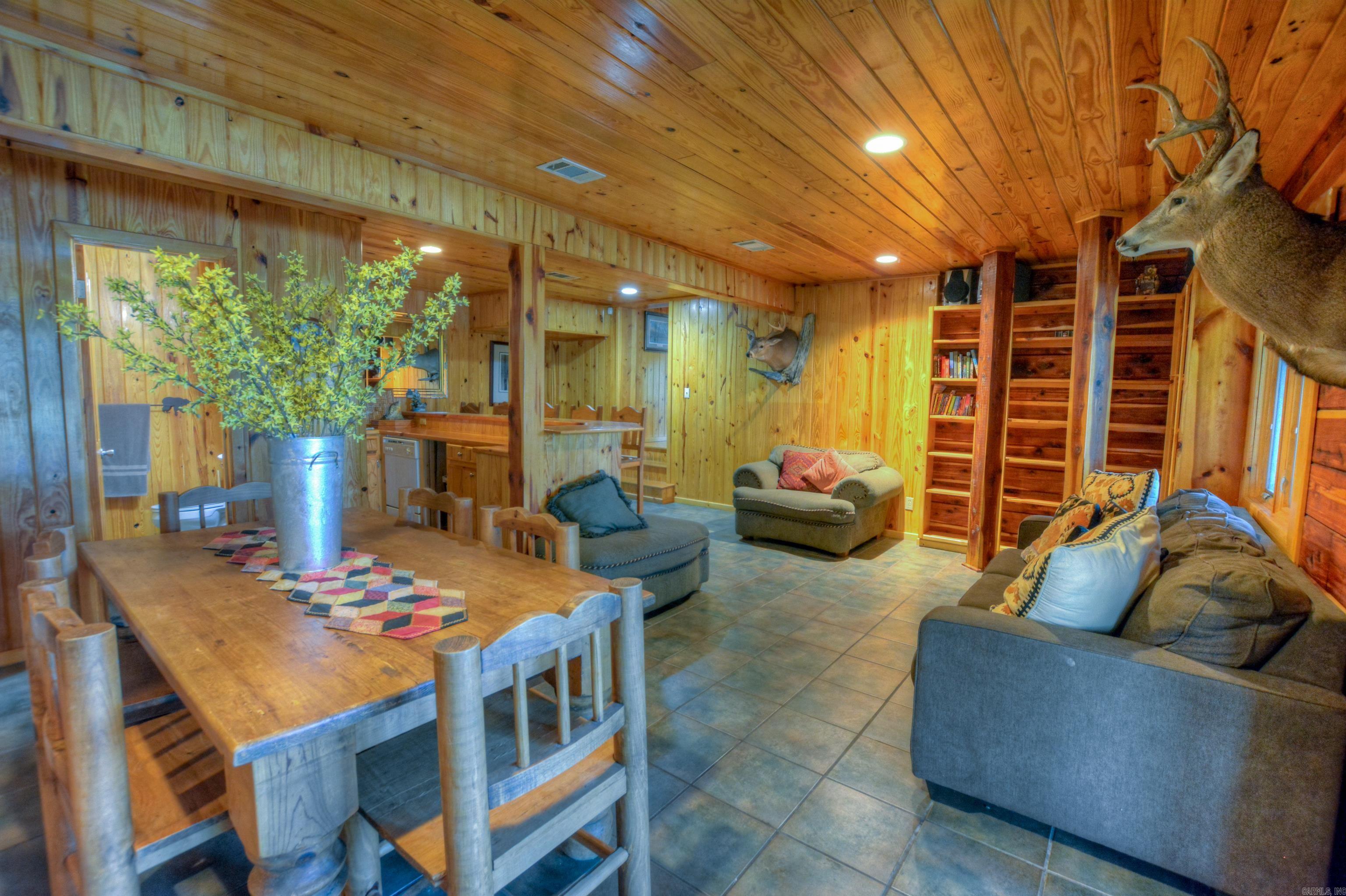 Lake Hamilton Log Cabin Retreat