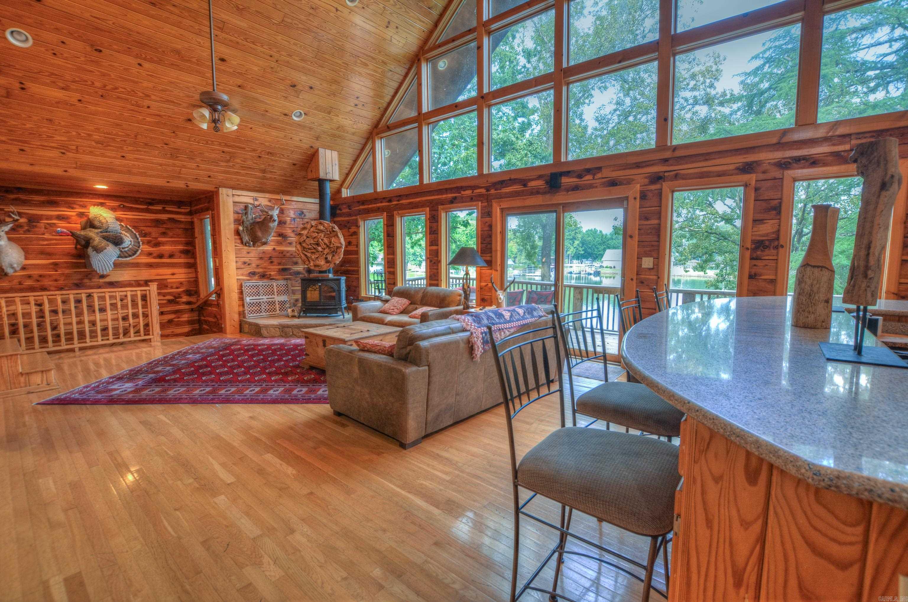 Lake Hamilton Log Cabin Retreat