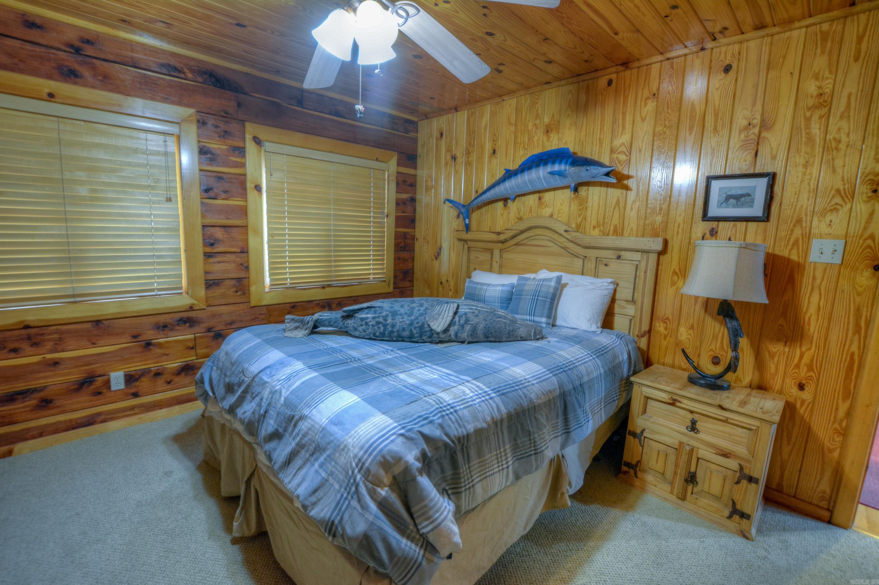 Lake Hamilton Log Cabin Retreat