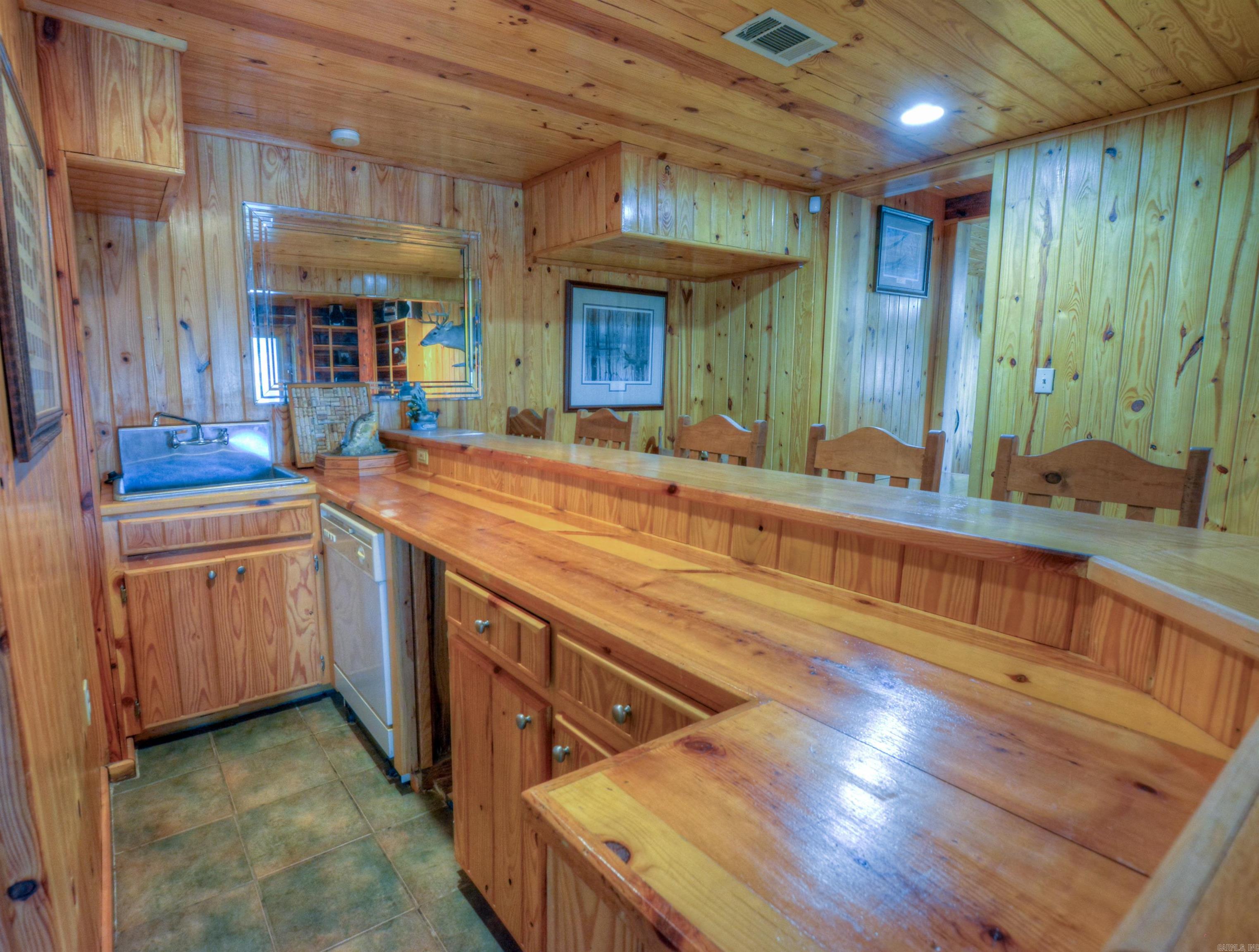 Lake Hamilton Log Cabin Retreat