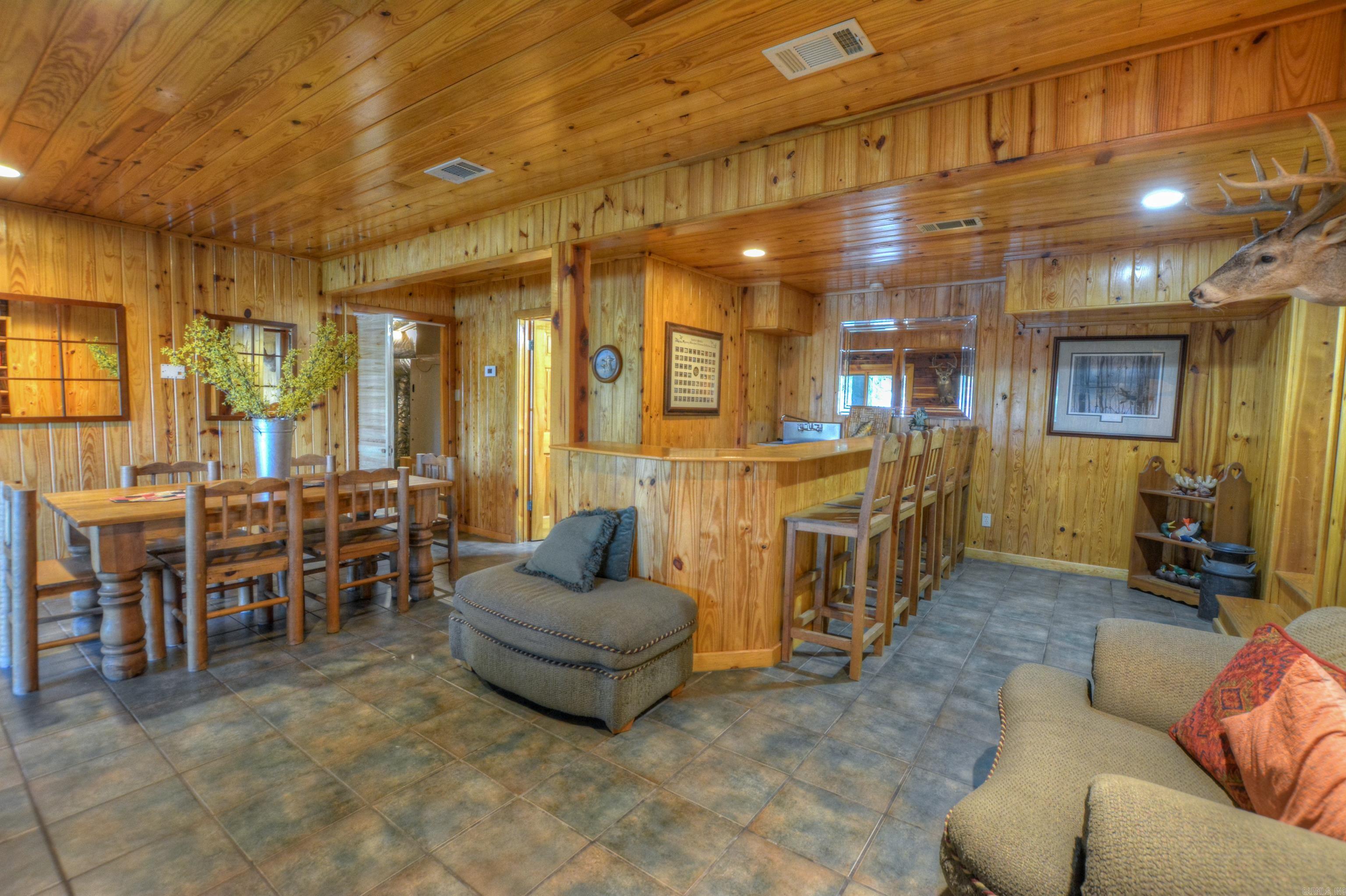 Lake Hamilton Log Cabin Retreat