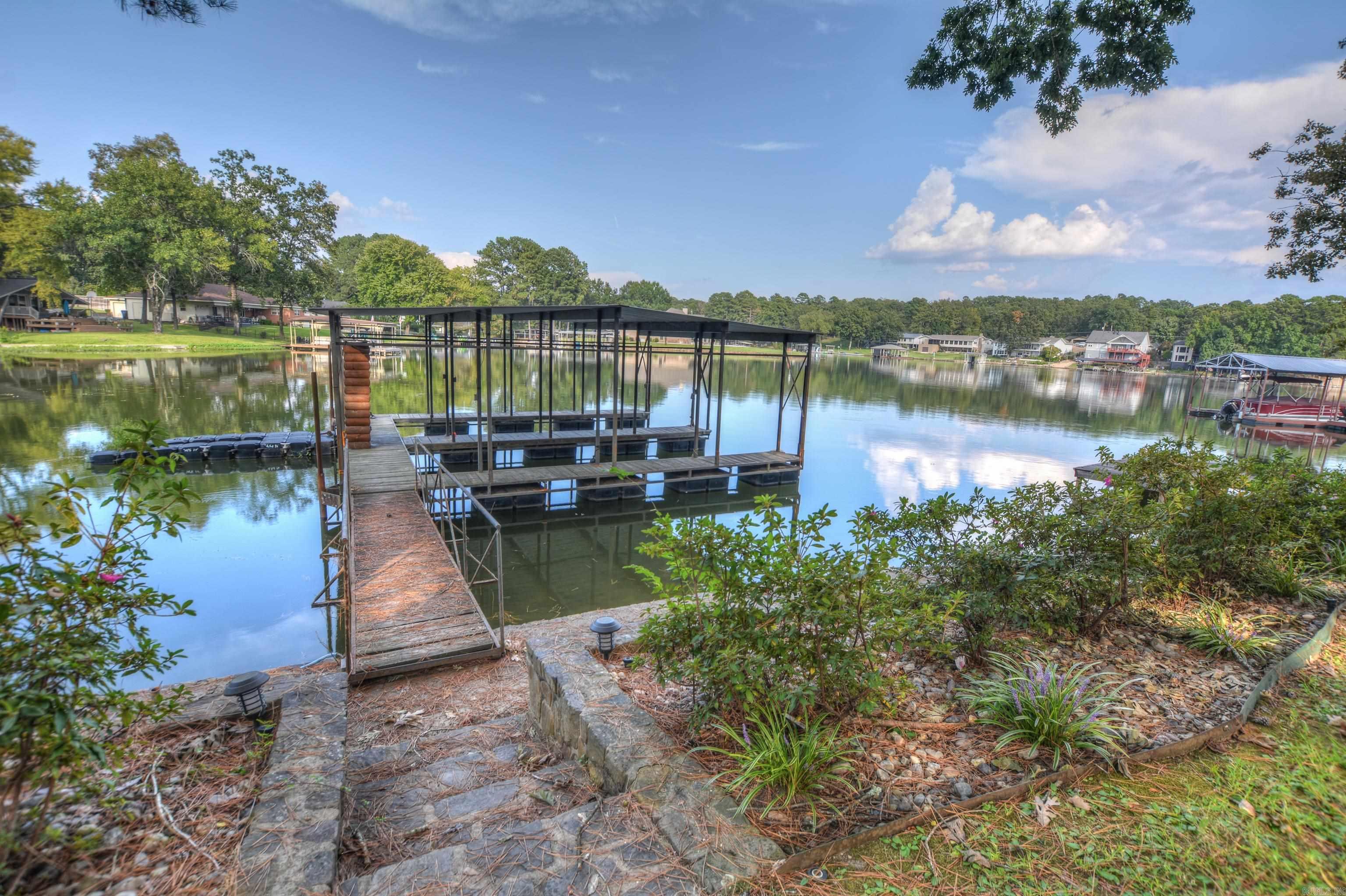 Lake Hamilton Log Cabin Retreat