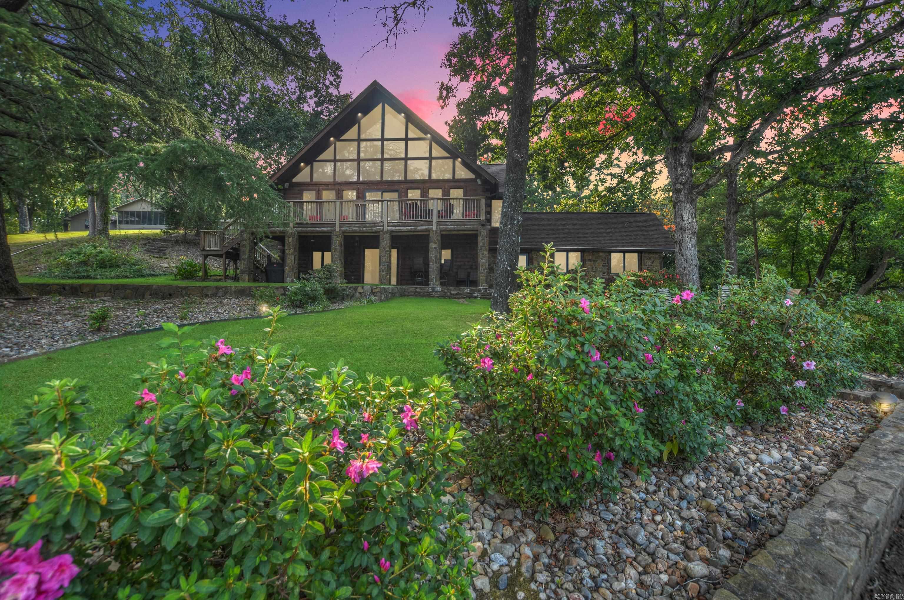 Lake Hamilton Log Cabin Retreat