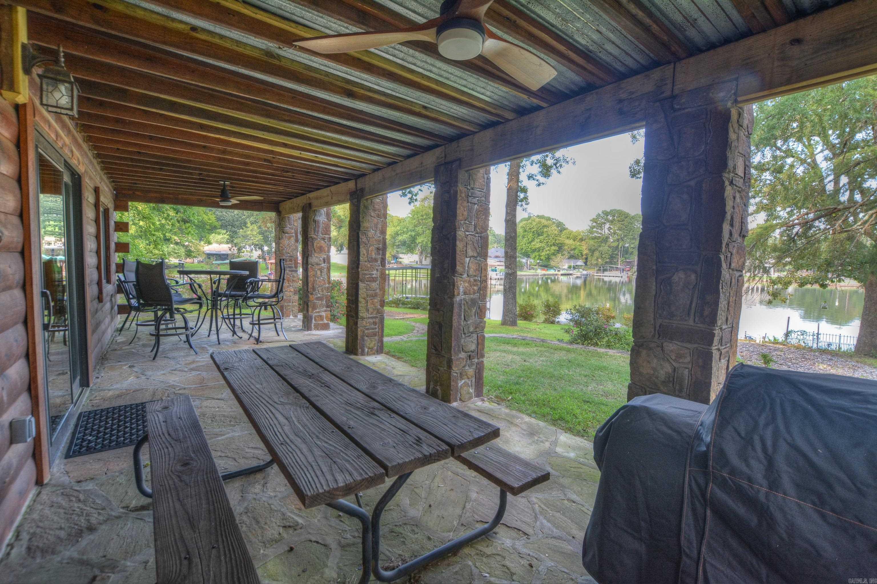 Lake Hamilton Log Cabin Retreat