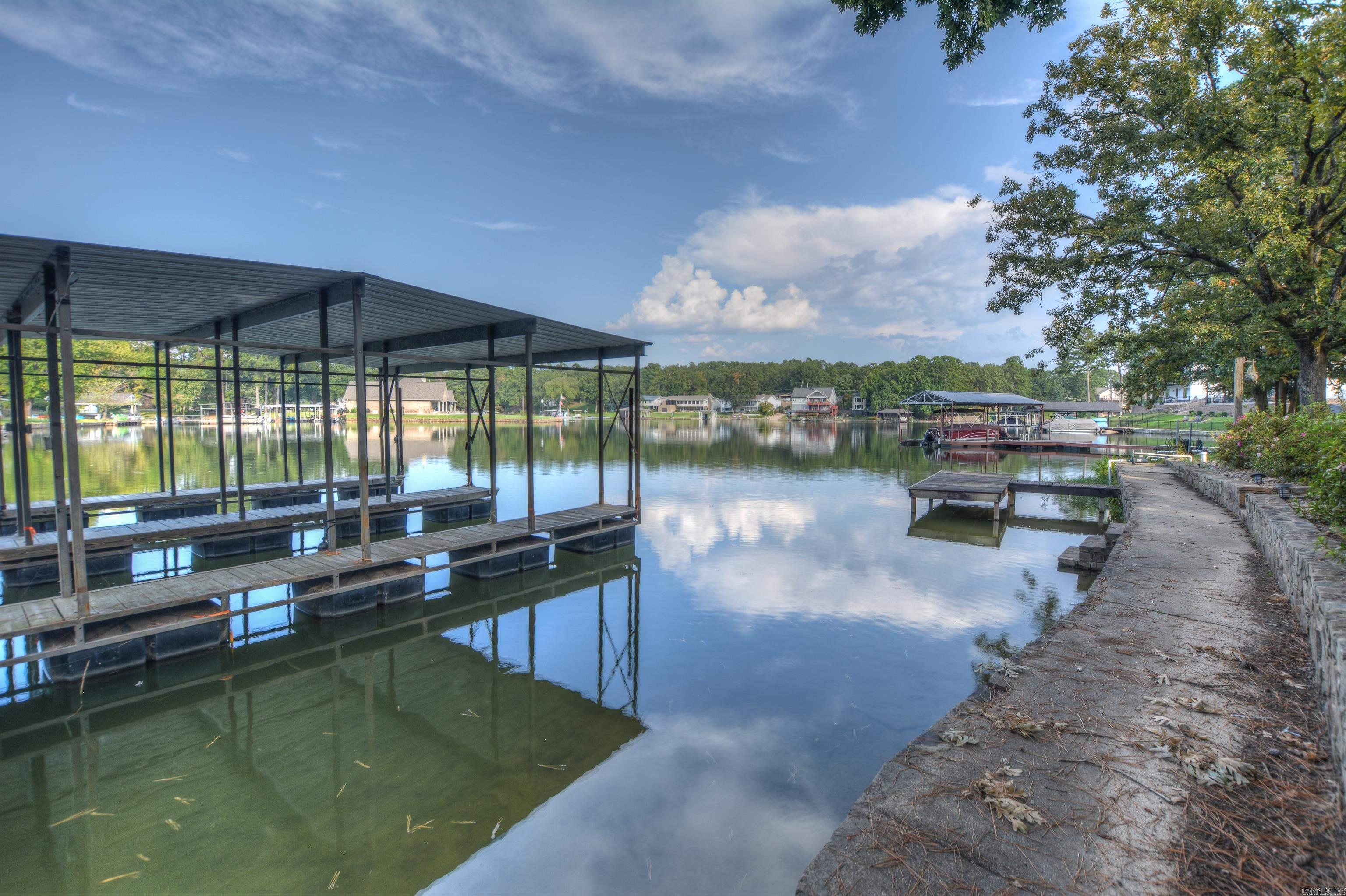 Lake Hamilton Log Cabin Retreat