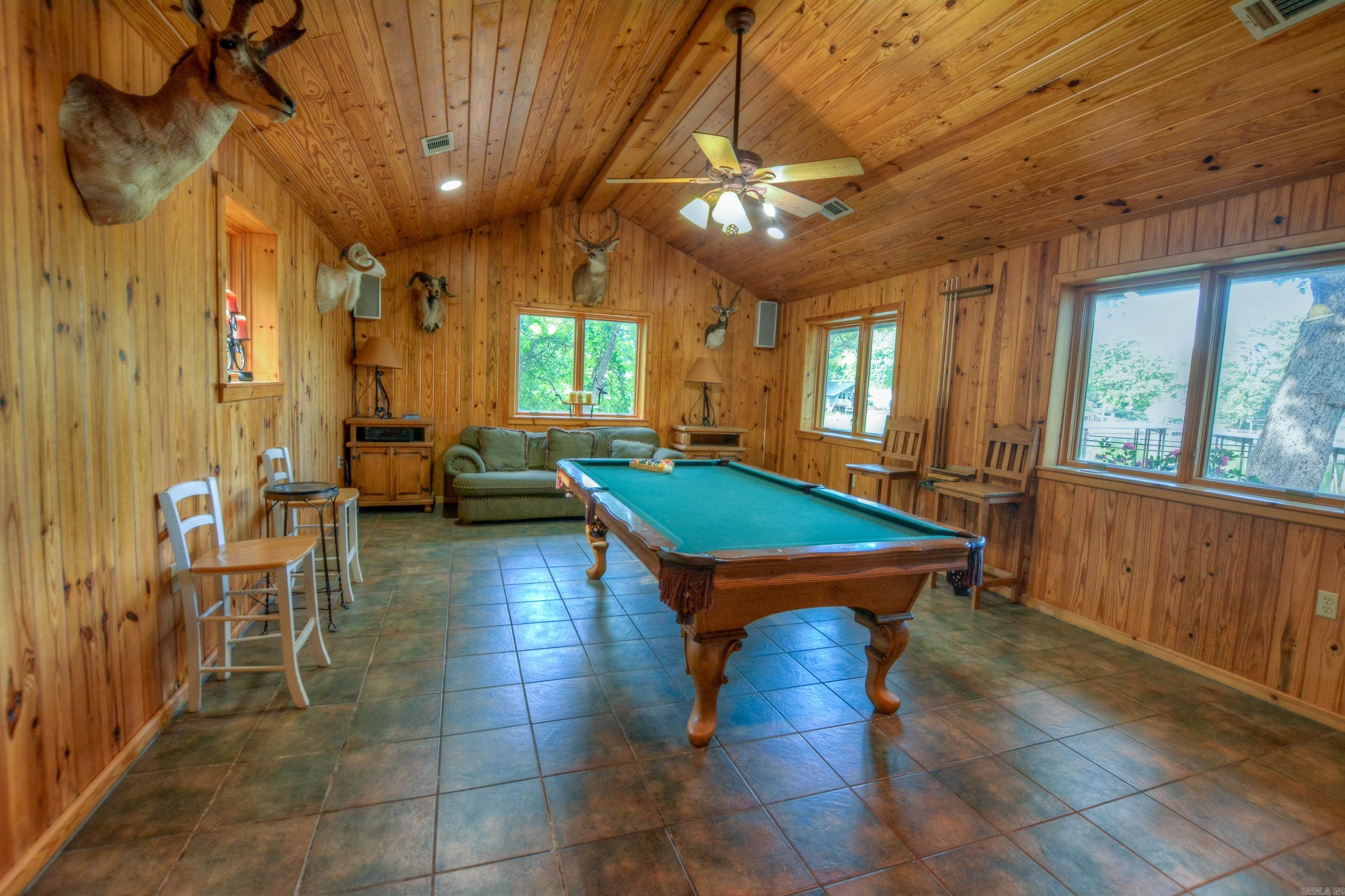 Lake Hamilton Log Cabin Retreat