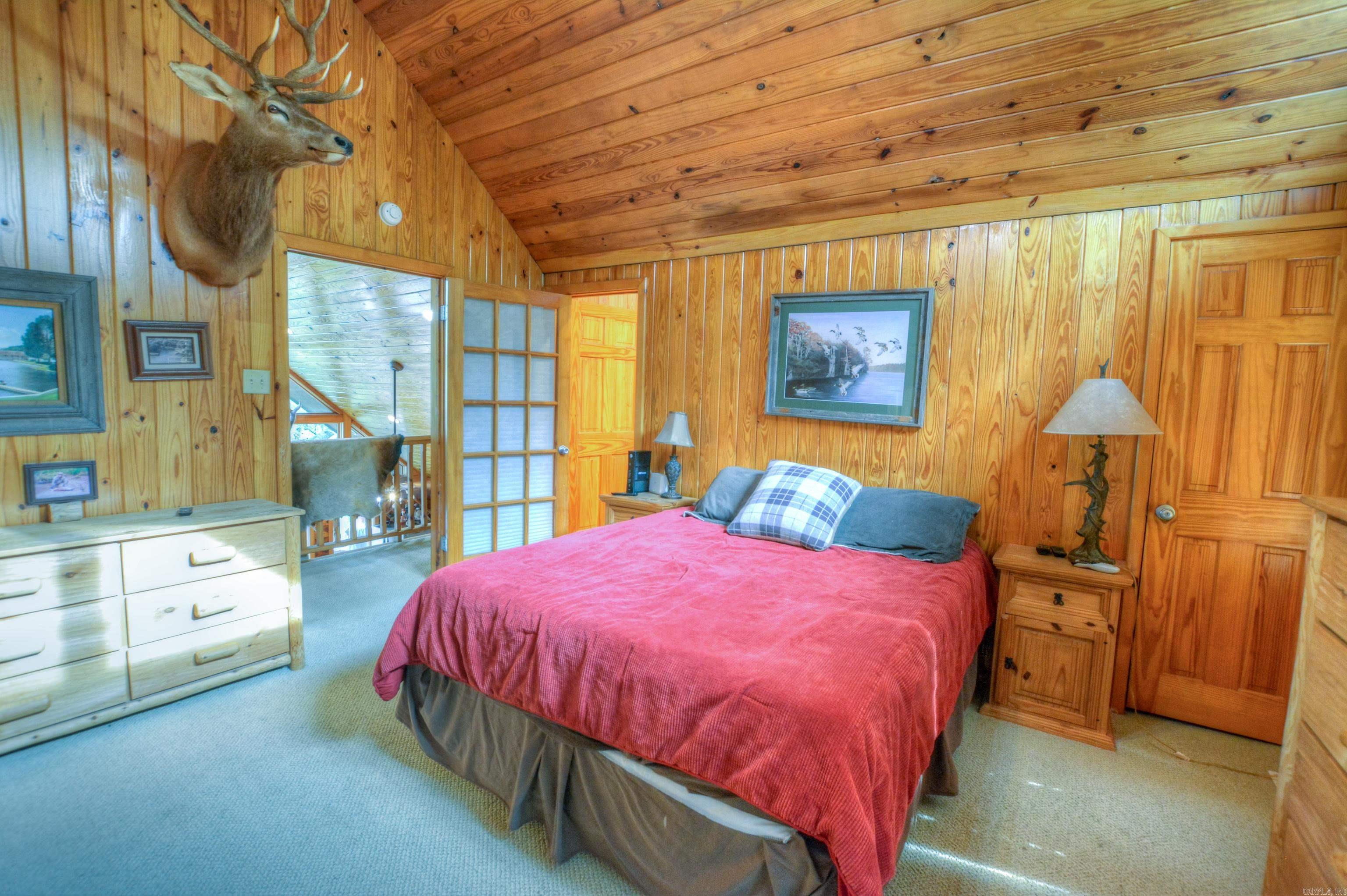 Lake Hamilton Log Cabin Retreat
