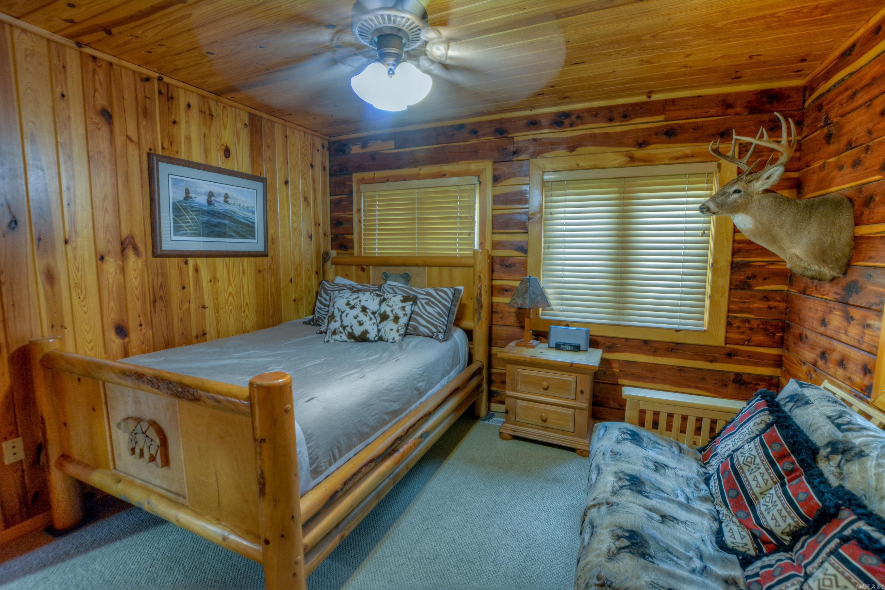 Lake Hamilton Log Cabin Retreat