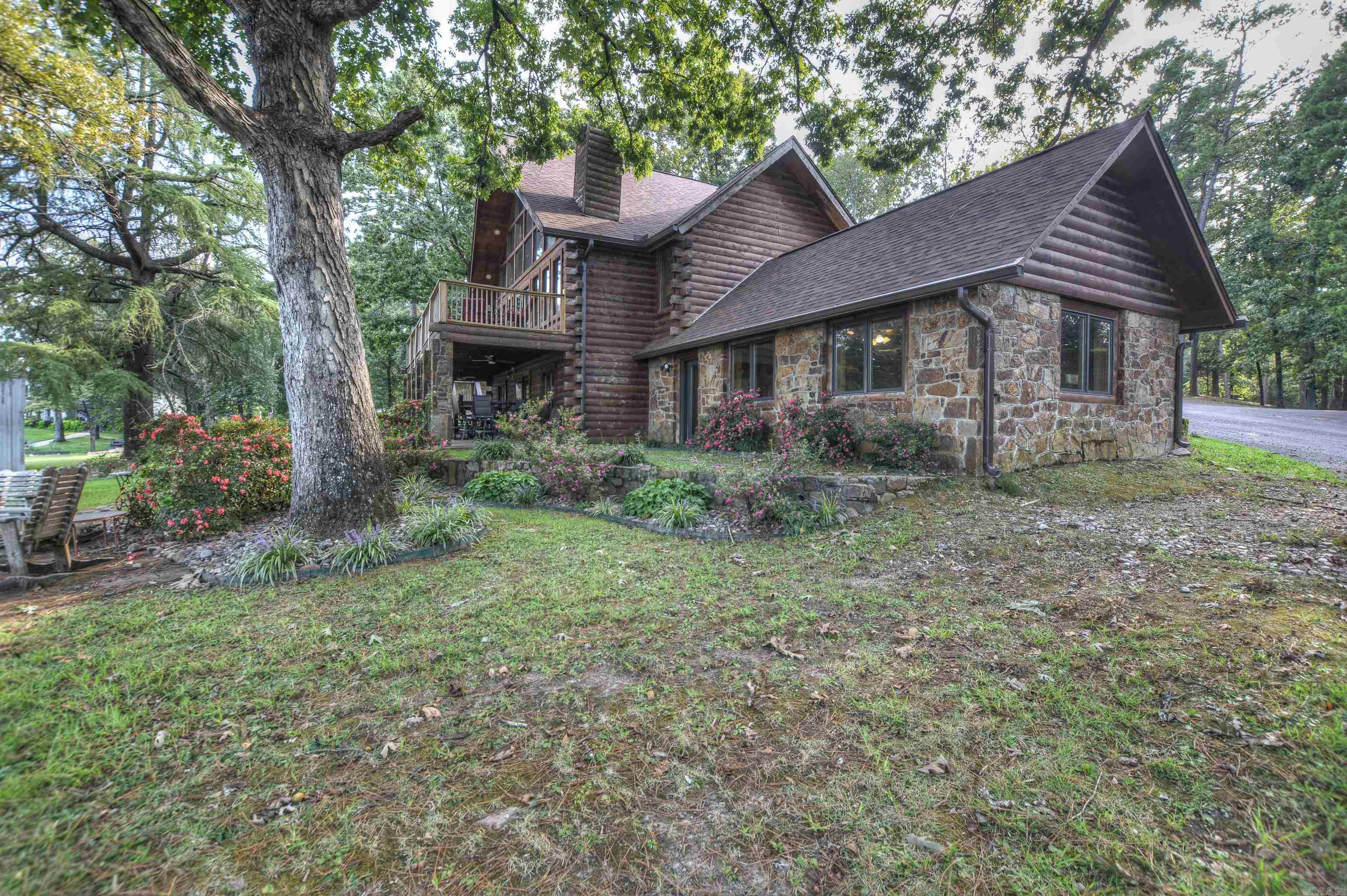 Lake Hamilton Log Cabin Retreat