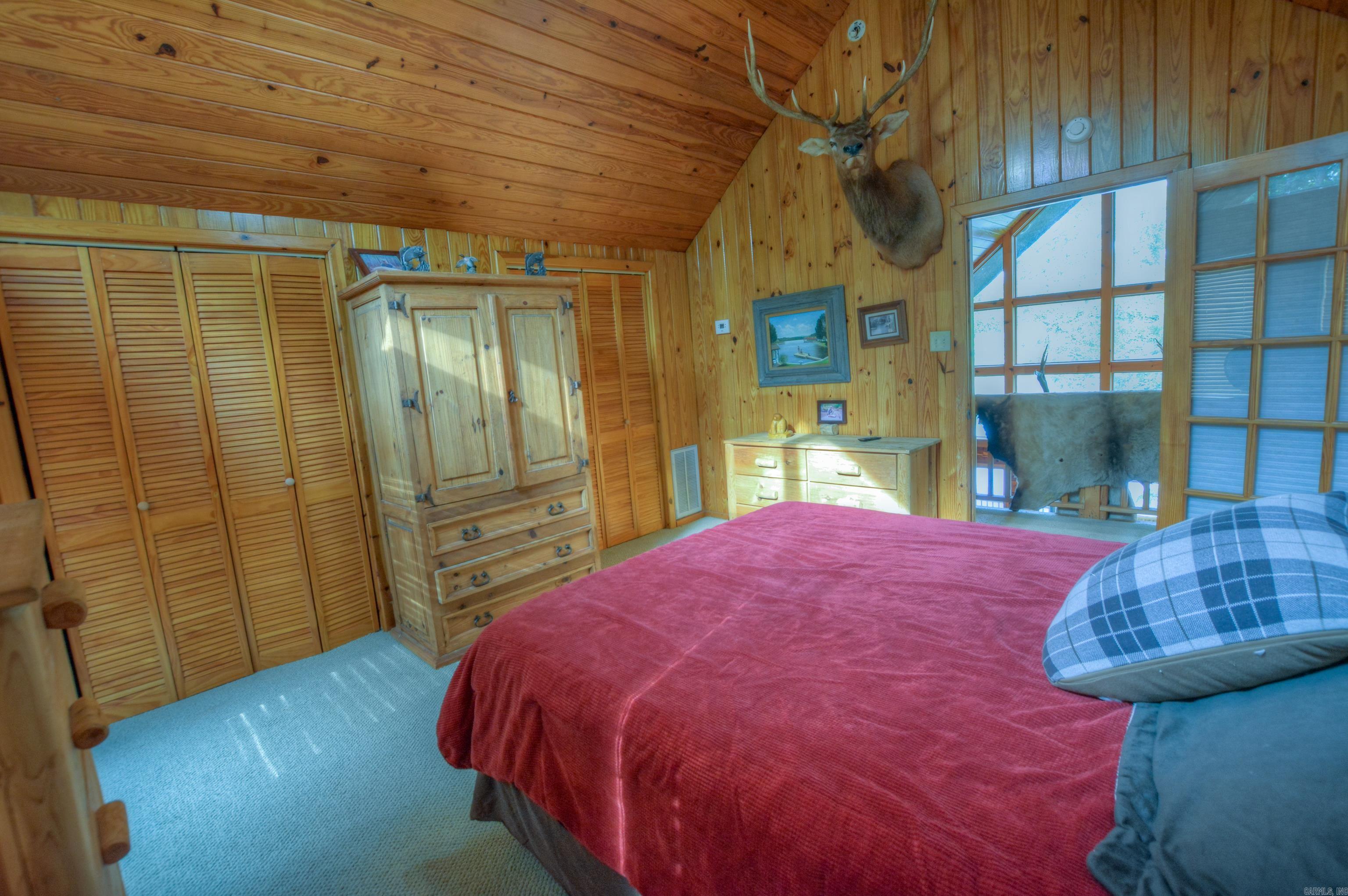 Lake Hamilton Log Cabin Retreat