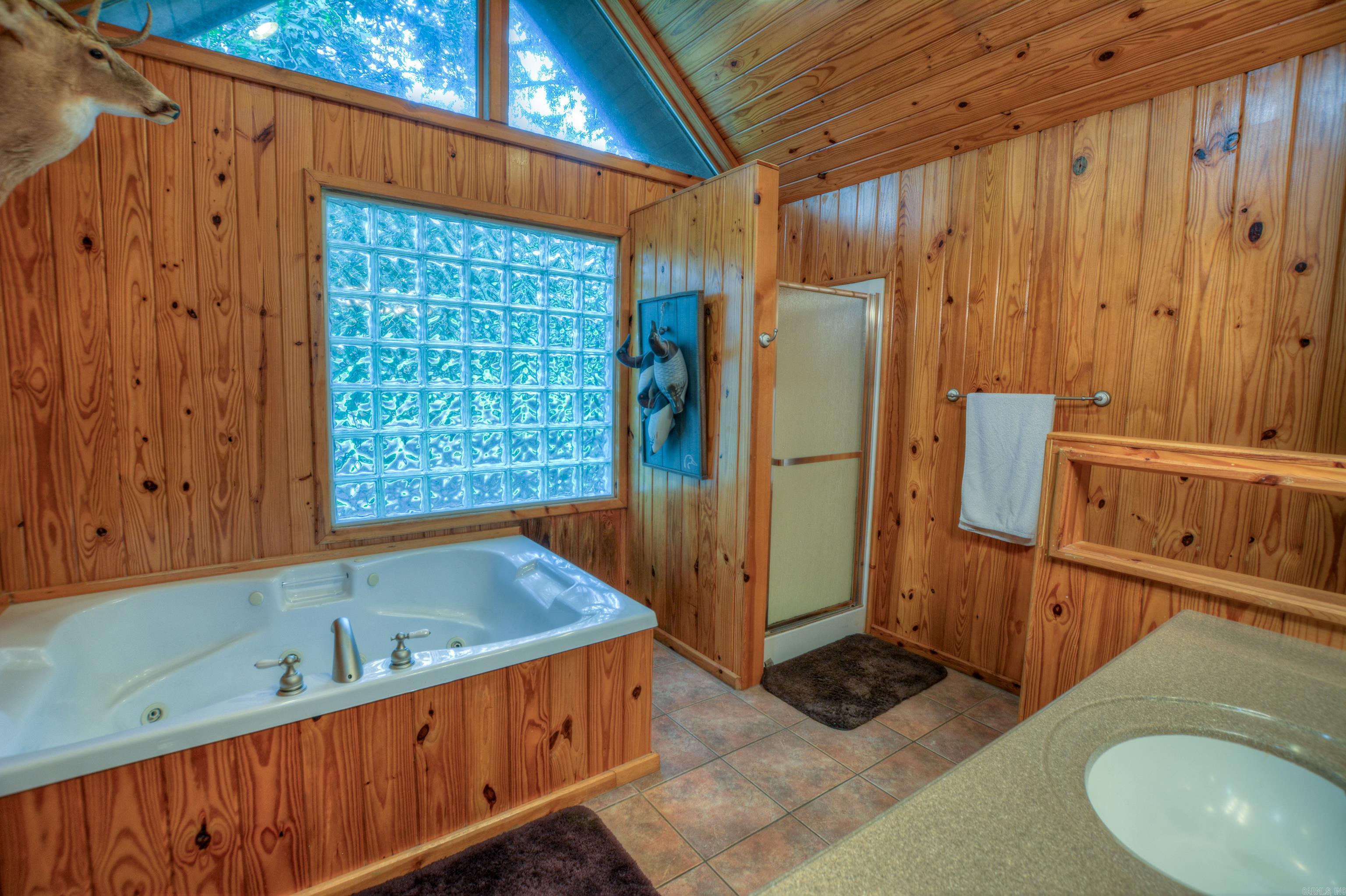 Lake Hamilton Log Cabin Retreat