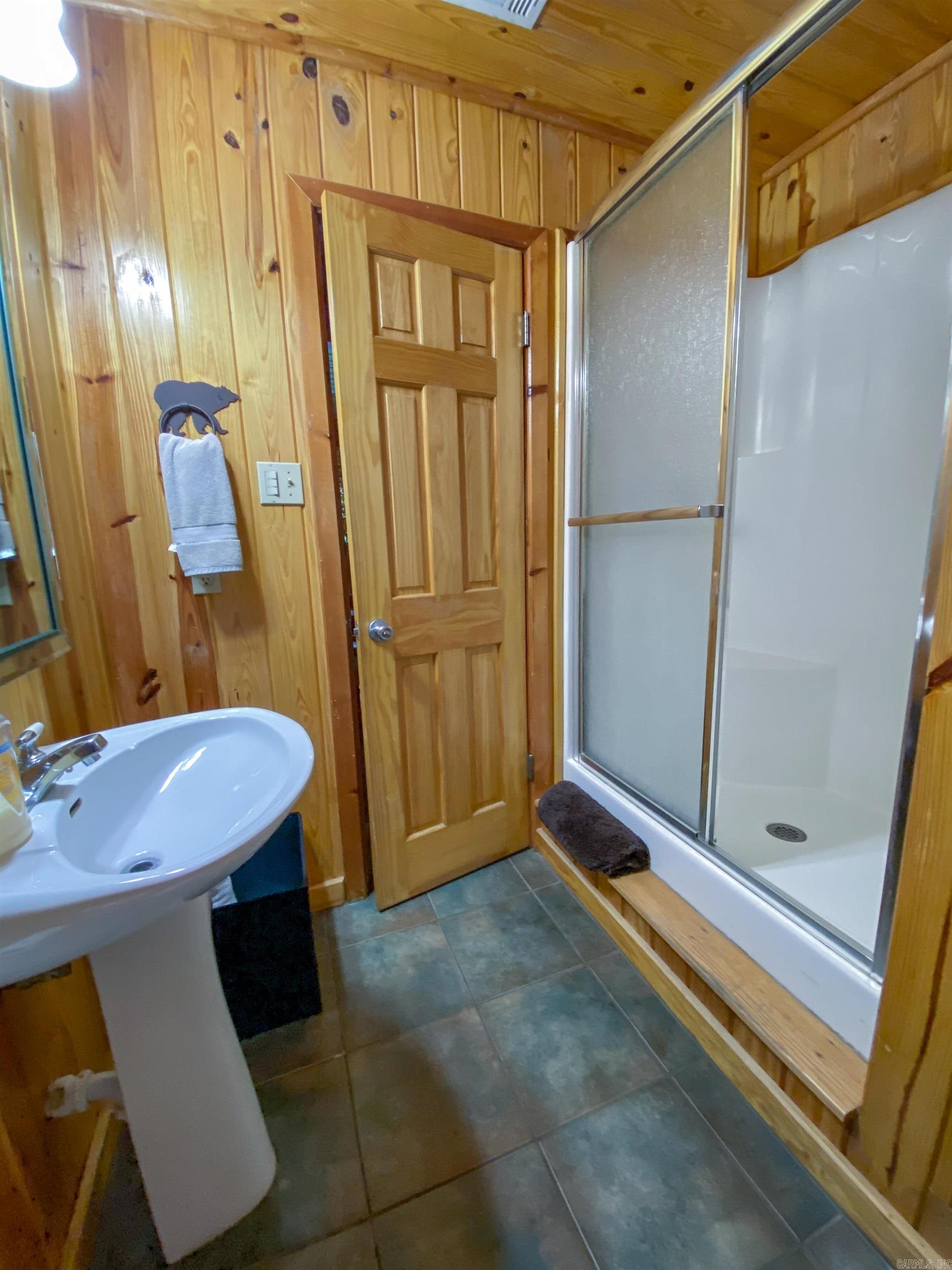 Lake Hamilton Log Cabin Retreat