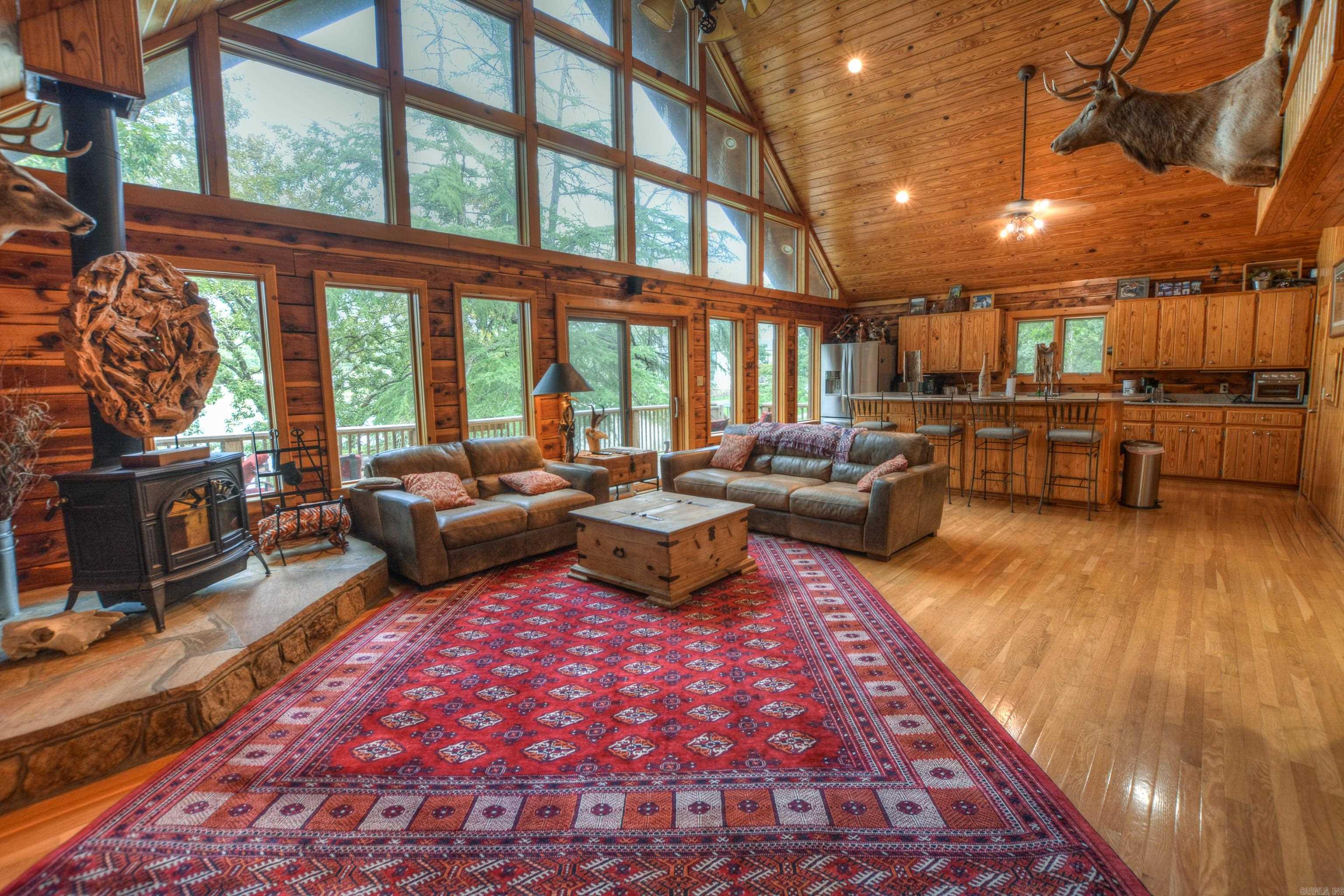 Lake Hamilton Log Cabin Retreat