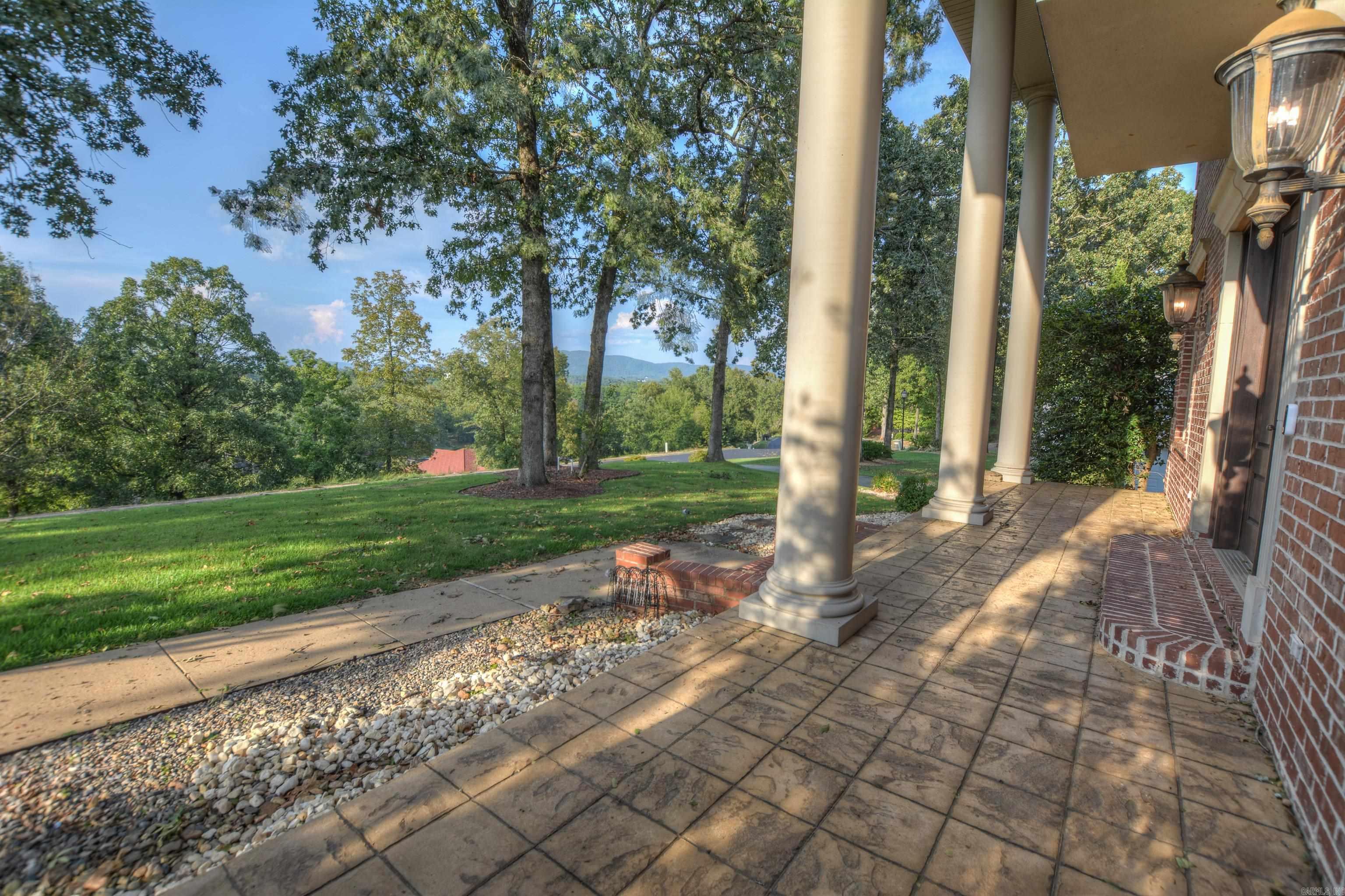 Grand Estate Living in Stonegate