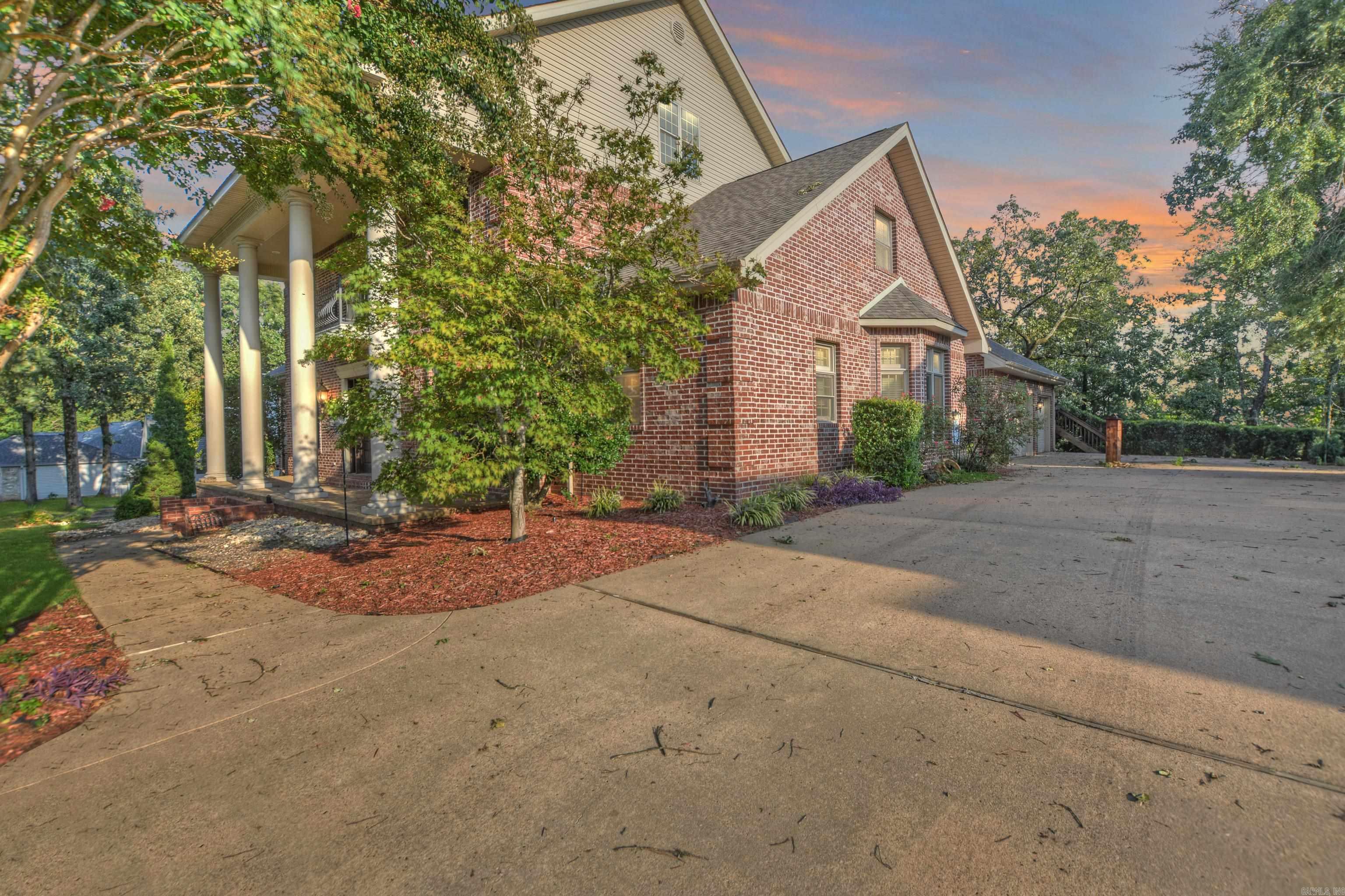 Grand Estate Living in Stonegate