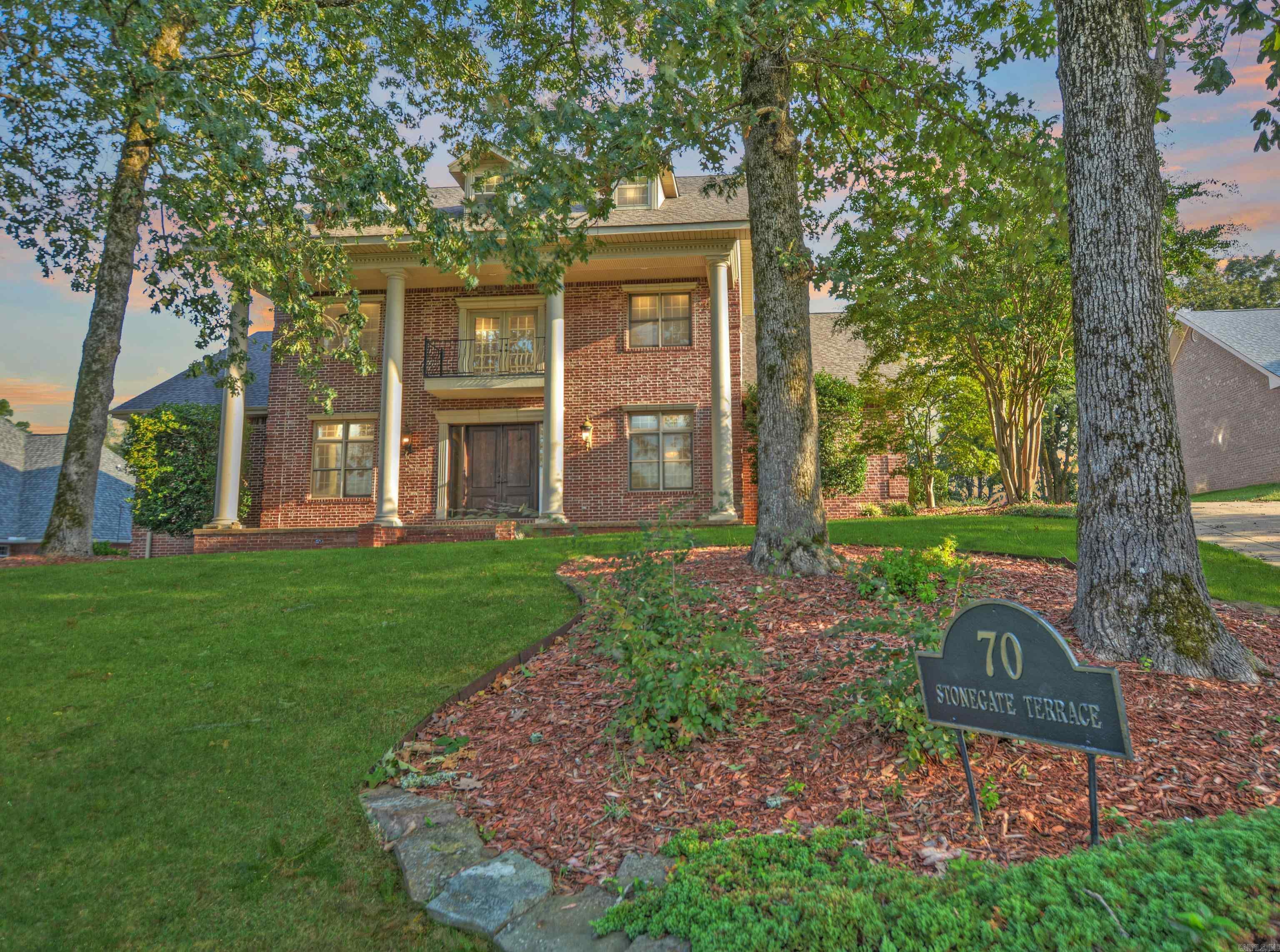 Grand Estate Living in Stonegate