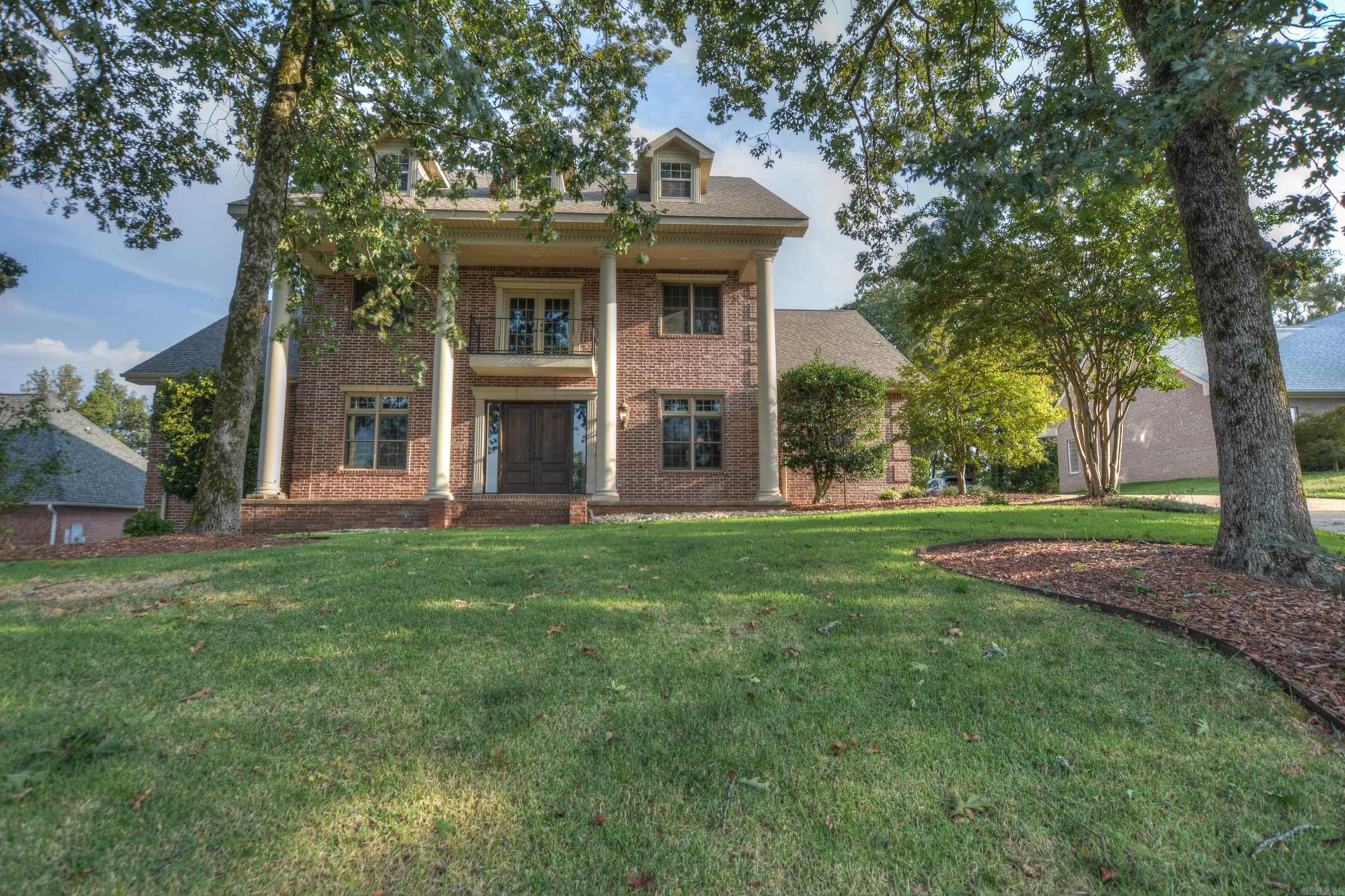 Grand Estate Living in Stonegate