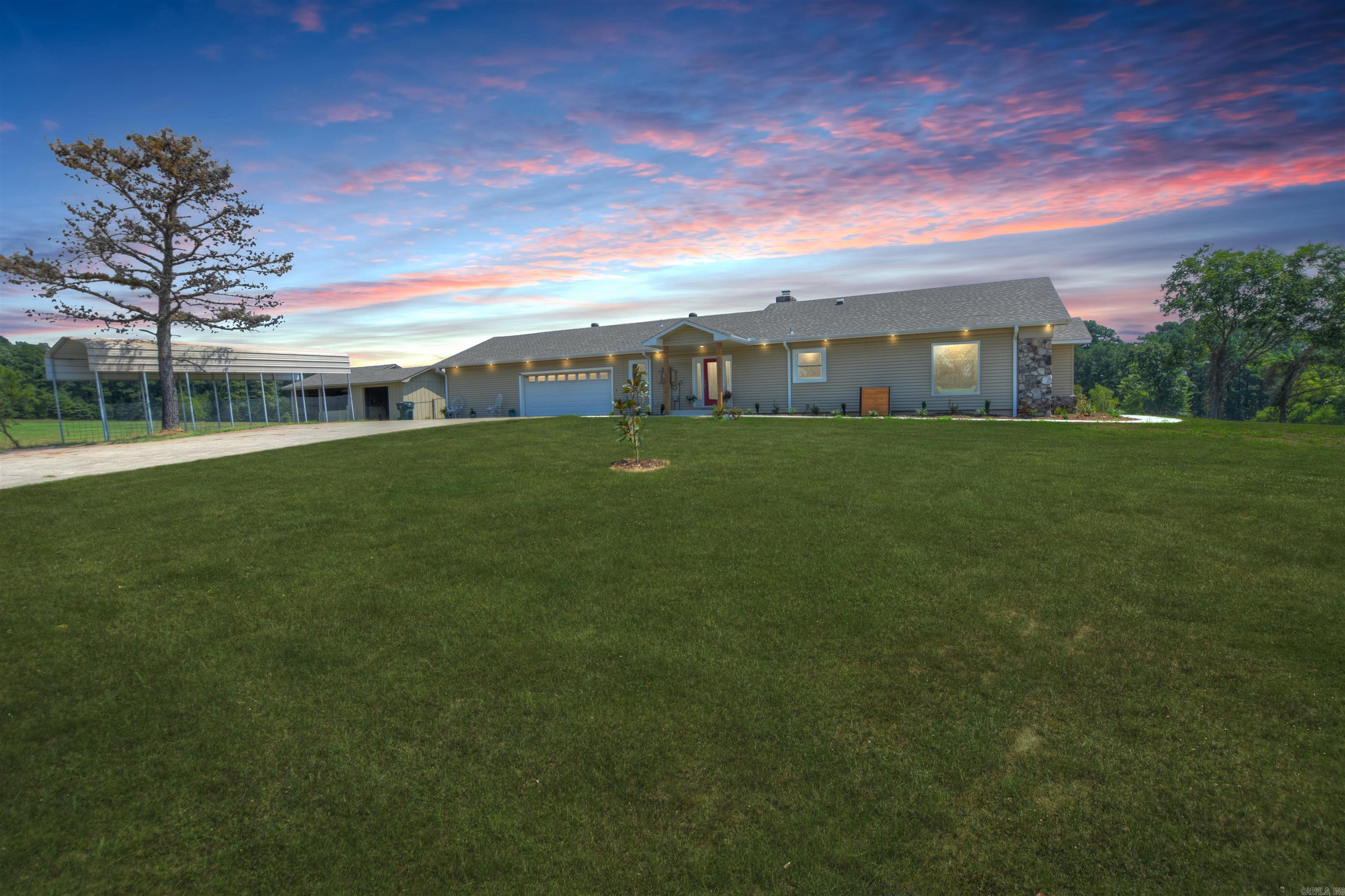 Dream Country Estate with Pool, Pond & 35 Acres