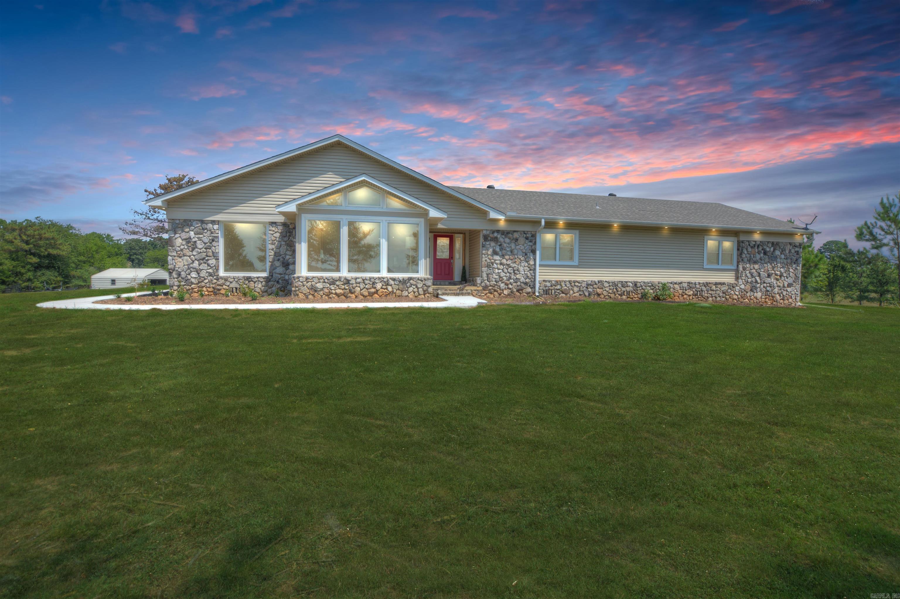 Dream Country Estate with Pool, Pond & 35 Acres