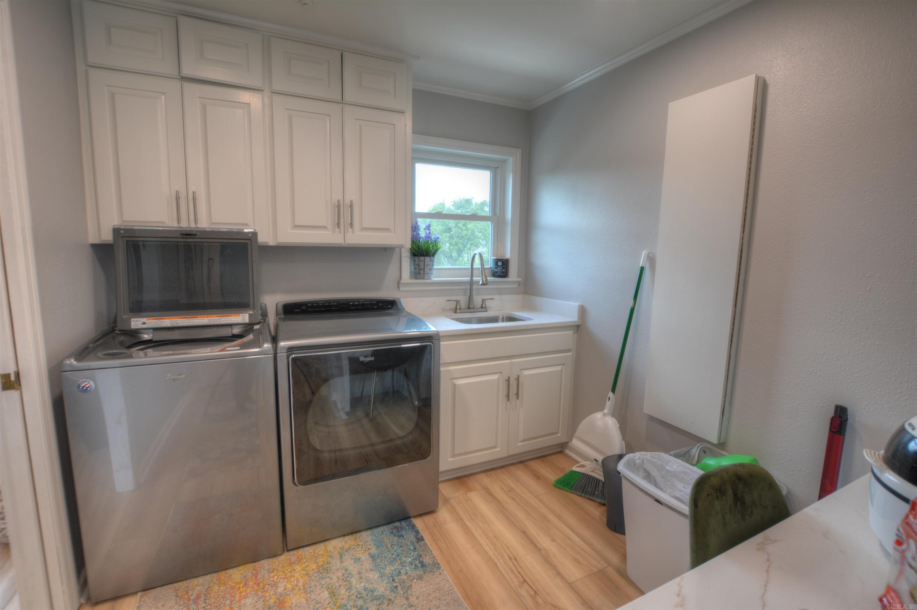 Dream Country Estate with Pool, Pond & 35 Acres