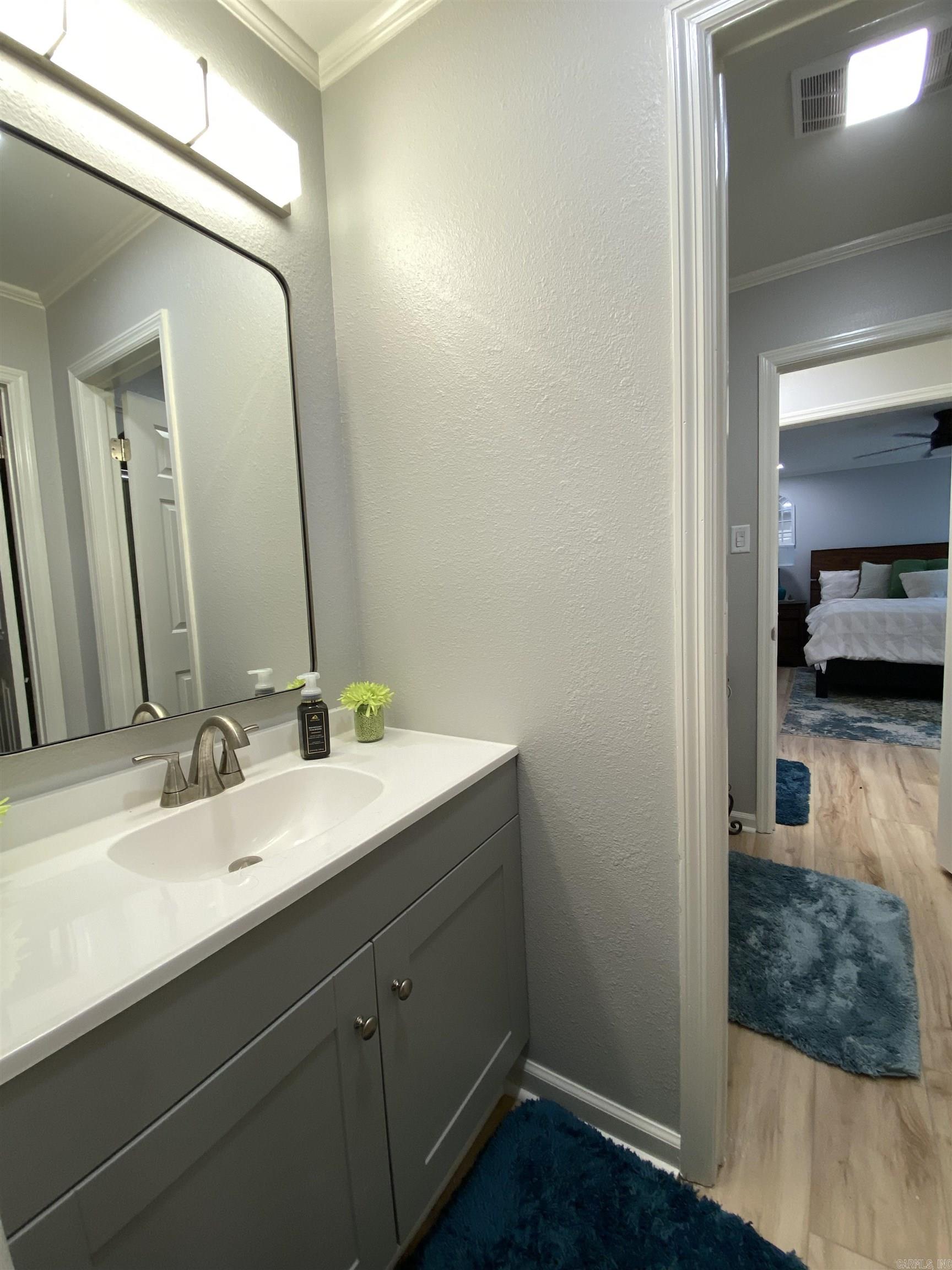 Dream Country Estate with Pool, Pond & 35 Acres