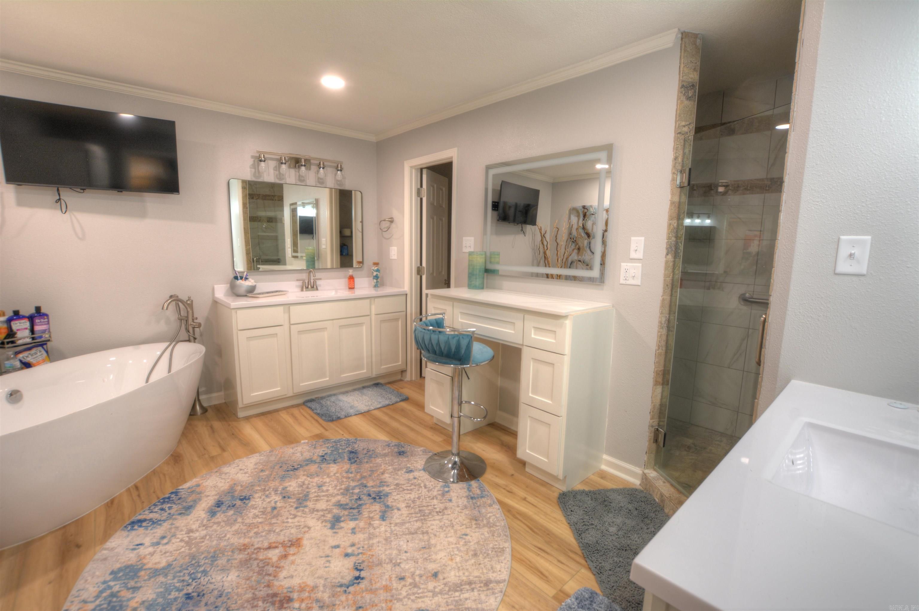 Dream Country Estate with Pool, Pond & 35 Acres