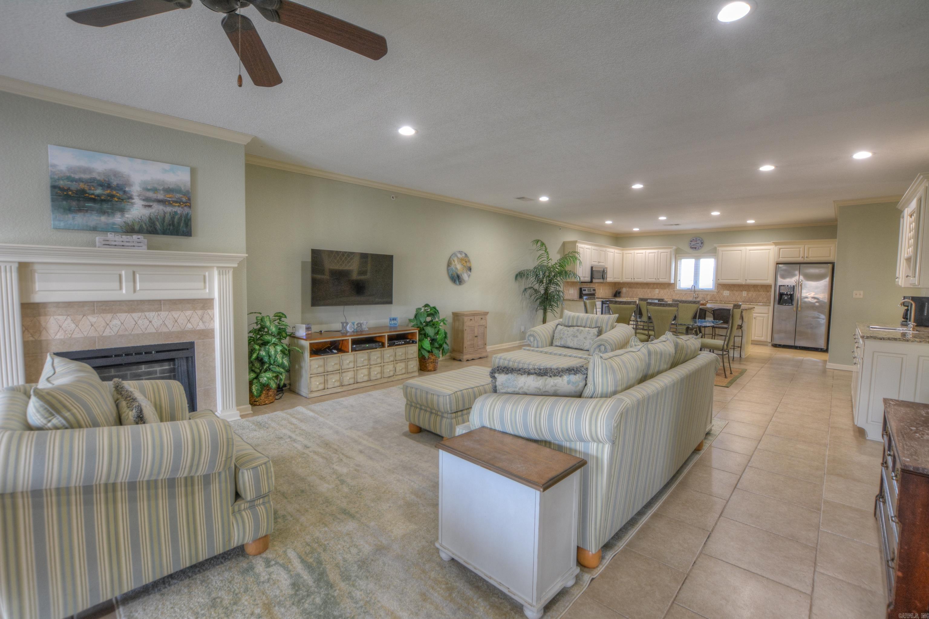 156 Villa Point Unit: B