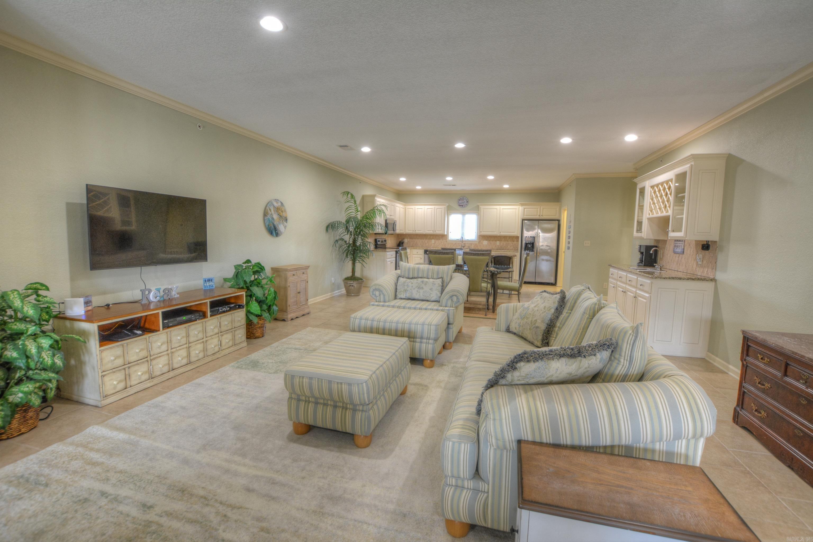 156 Villa Point Unit: B