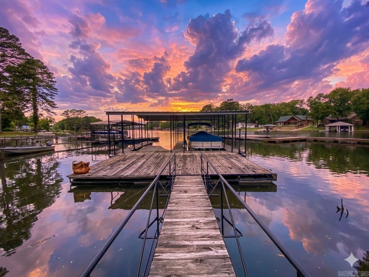 The Ultimate Entertaining Oasis on Lake Hamilton