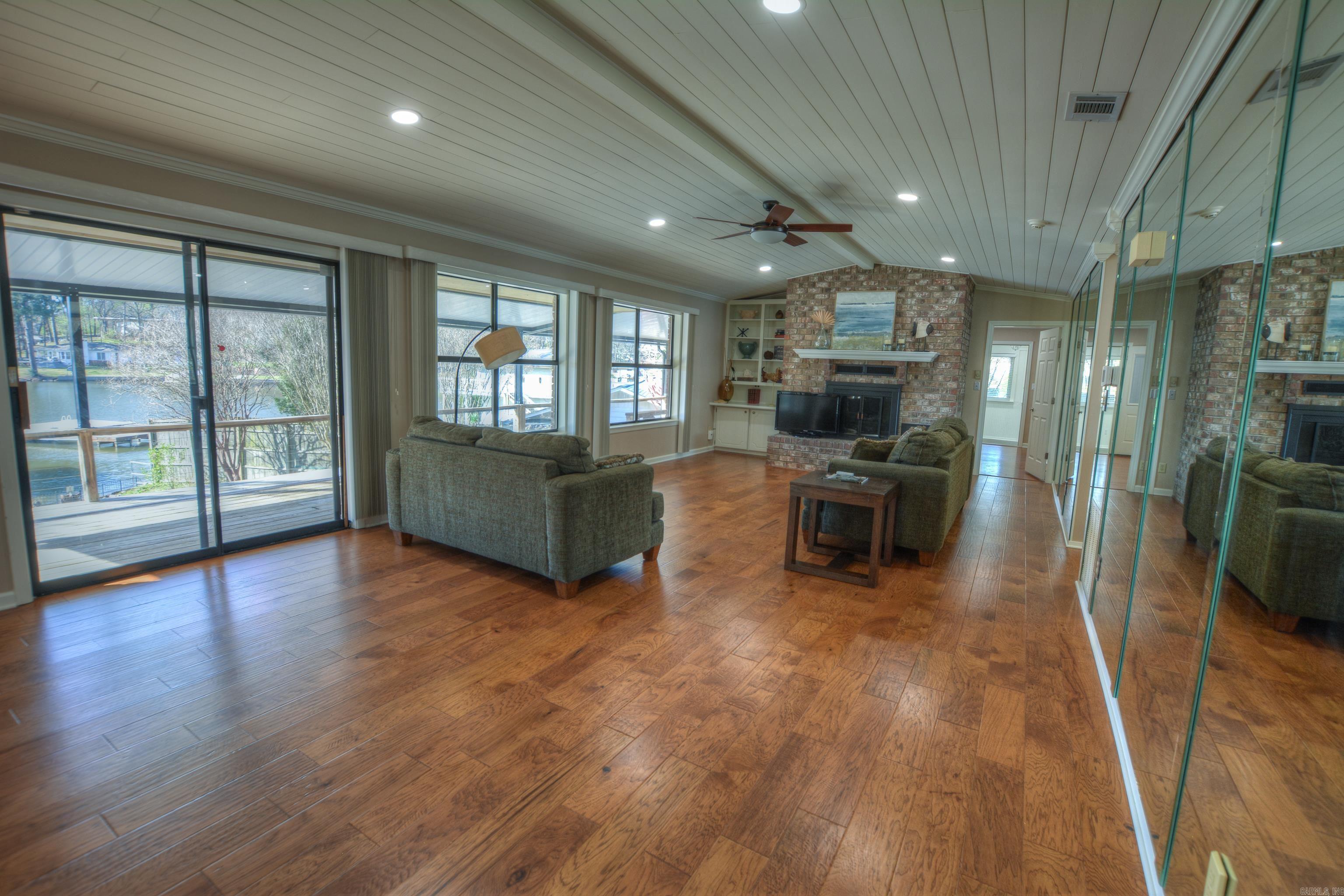 The Ultimate Entertaining Oasis on Lake Hamilton