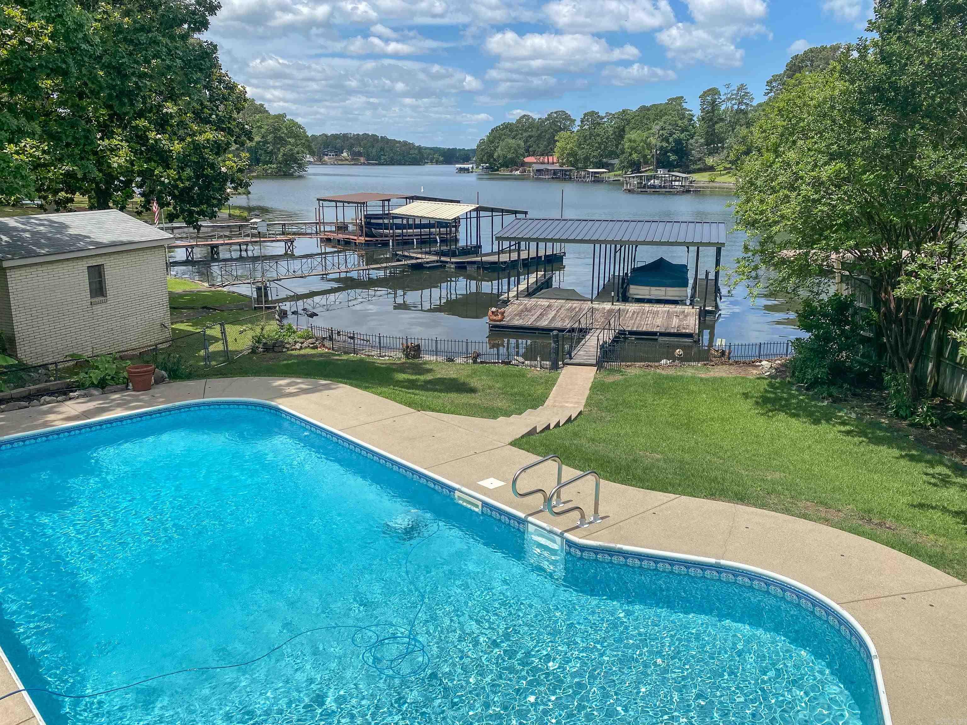 The Ultimate Entertaining Oasis on Lake Hamilton