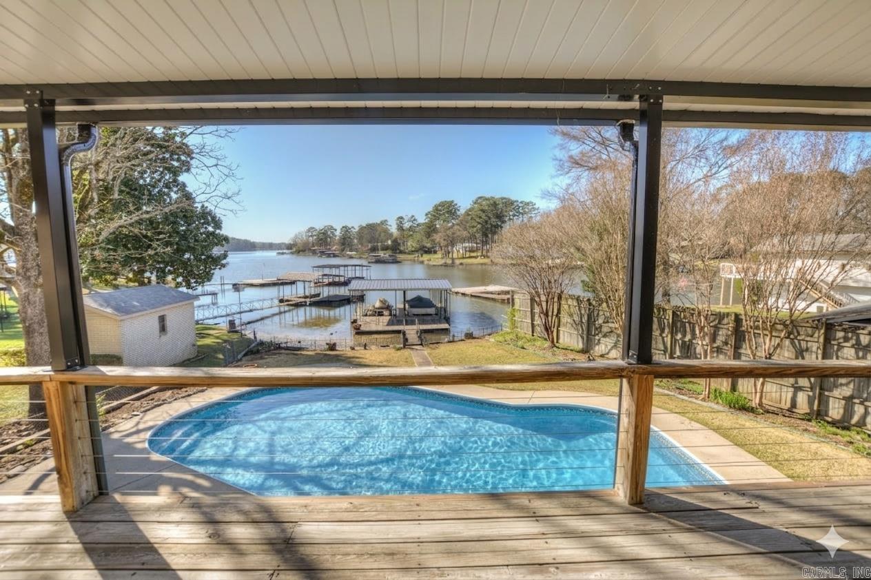 The Ultimate Entertaining Oasis on Lake Hamilton