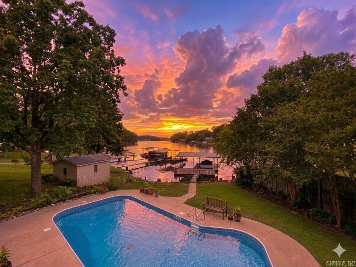 The Ultimate Entertaining Oasis on Lake Hamilton