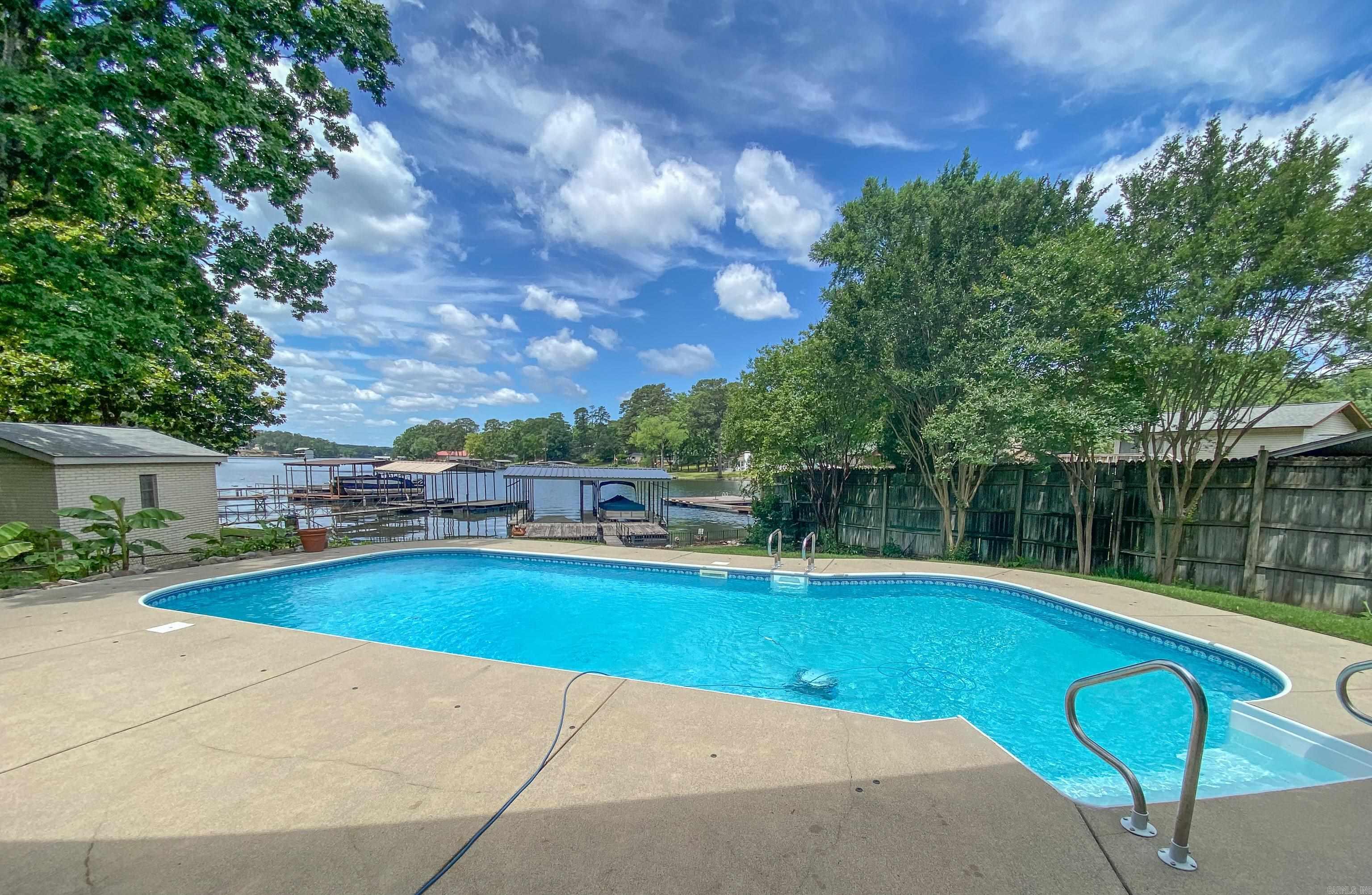 The Ultimate Entertaining Oasis on Lake Hamilton