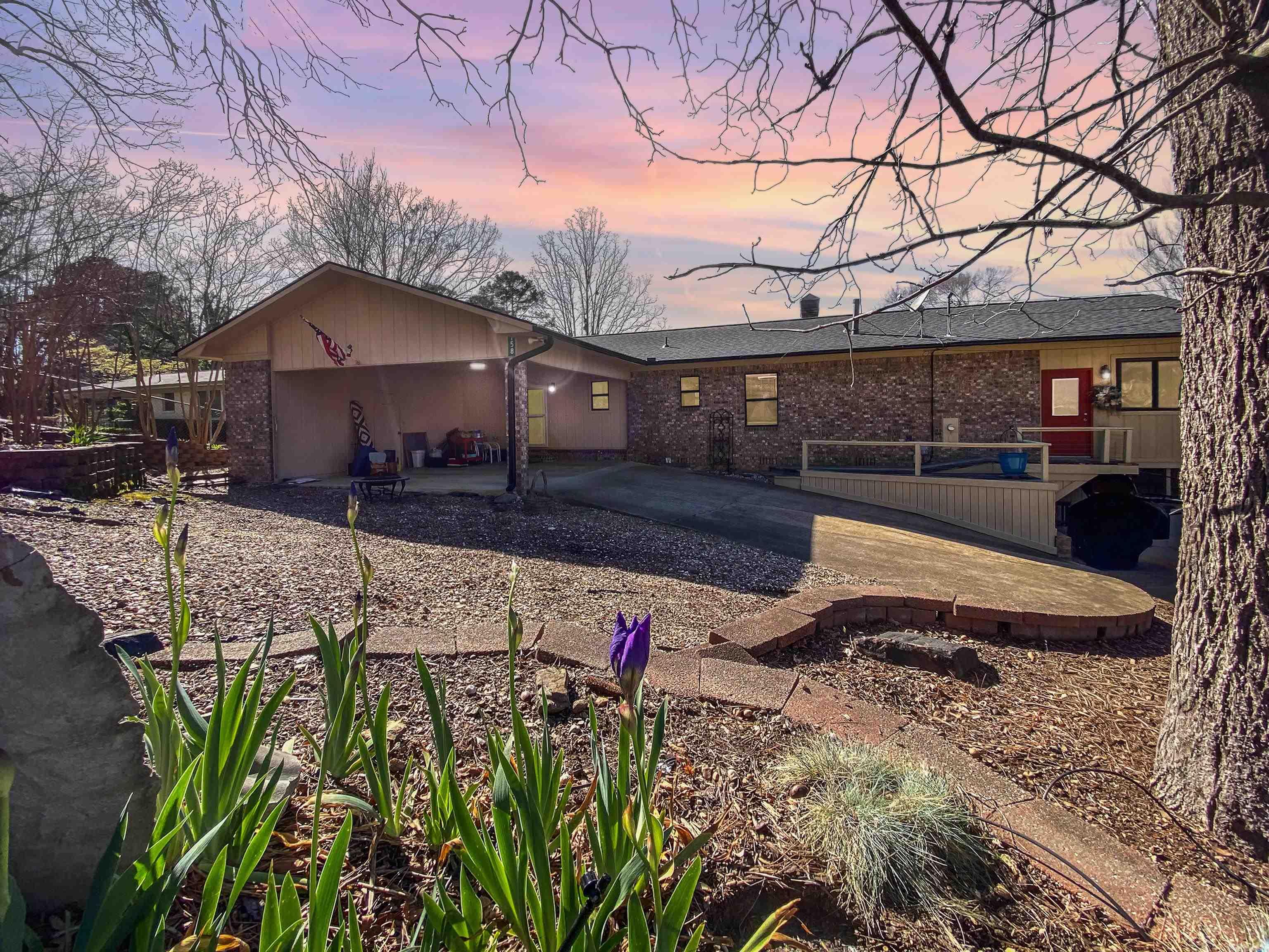 The Ultimate Entertaining Oasis on Lake Hamilton