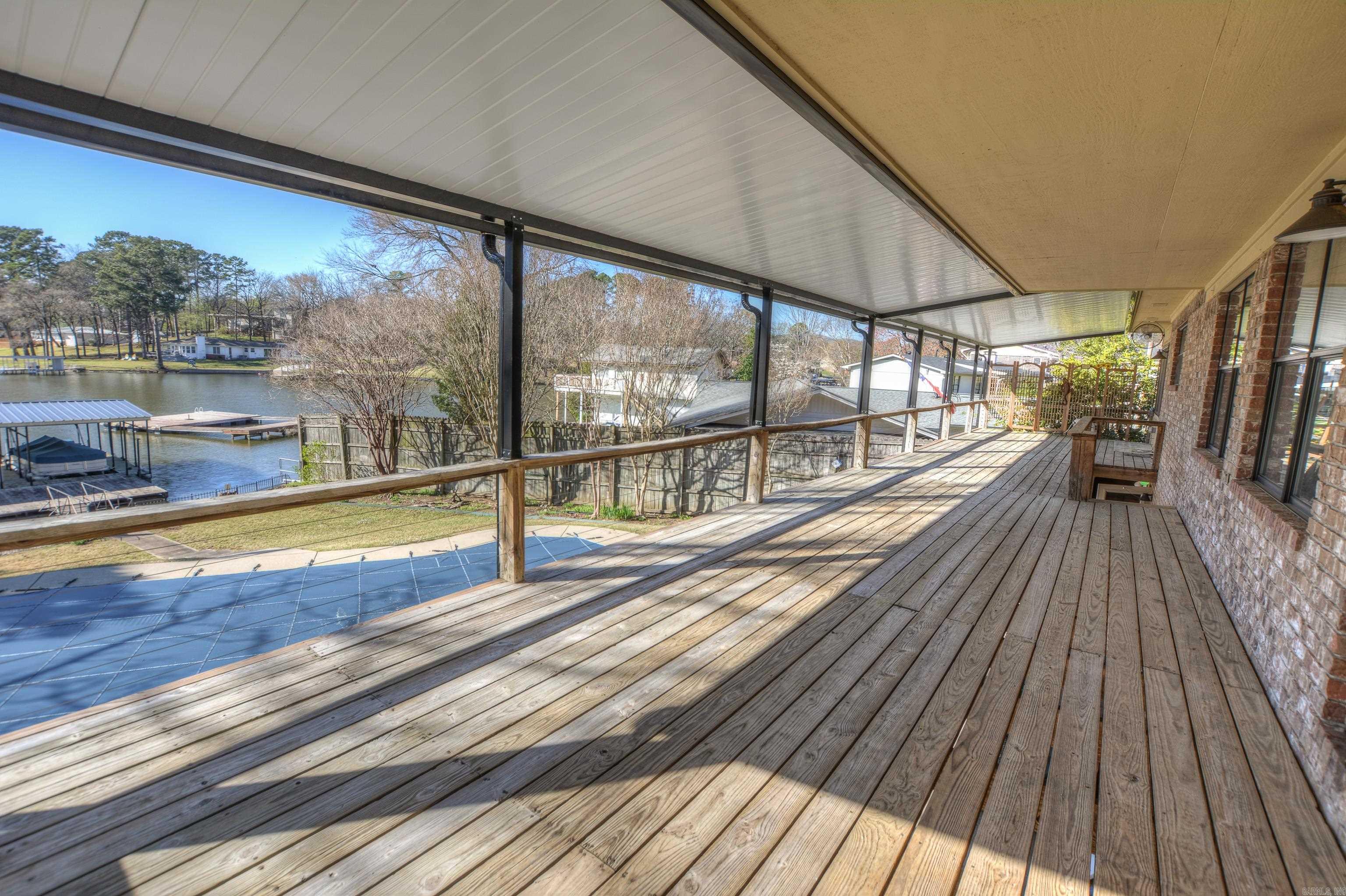 The Ultimate Entertaining Oasis on Lake Hamilton