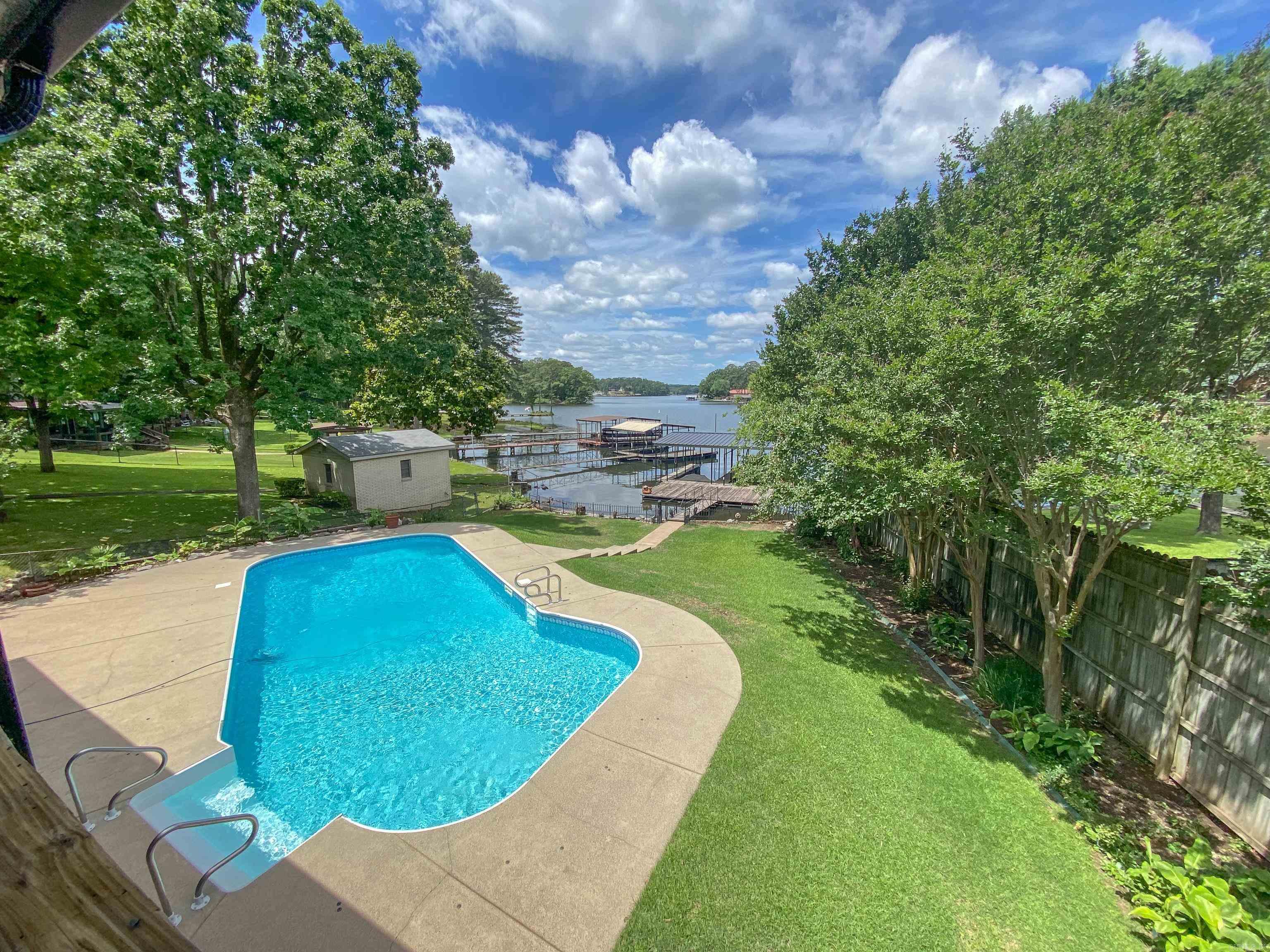 The Ultimate Entertaining Oasis on Lake Hamilton
