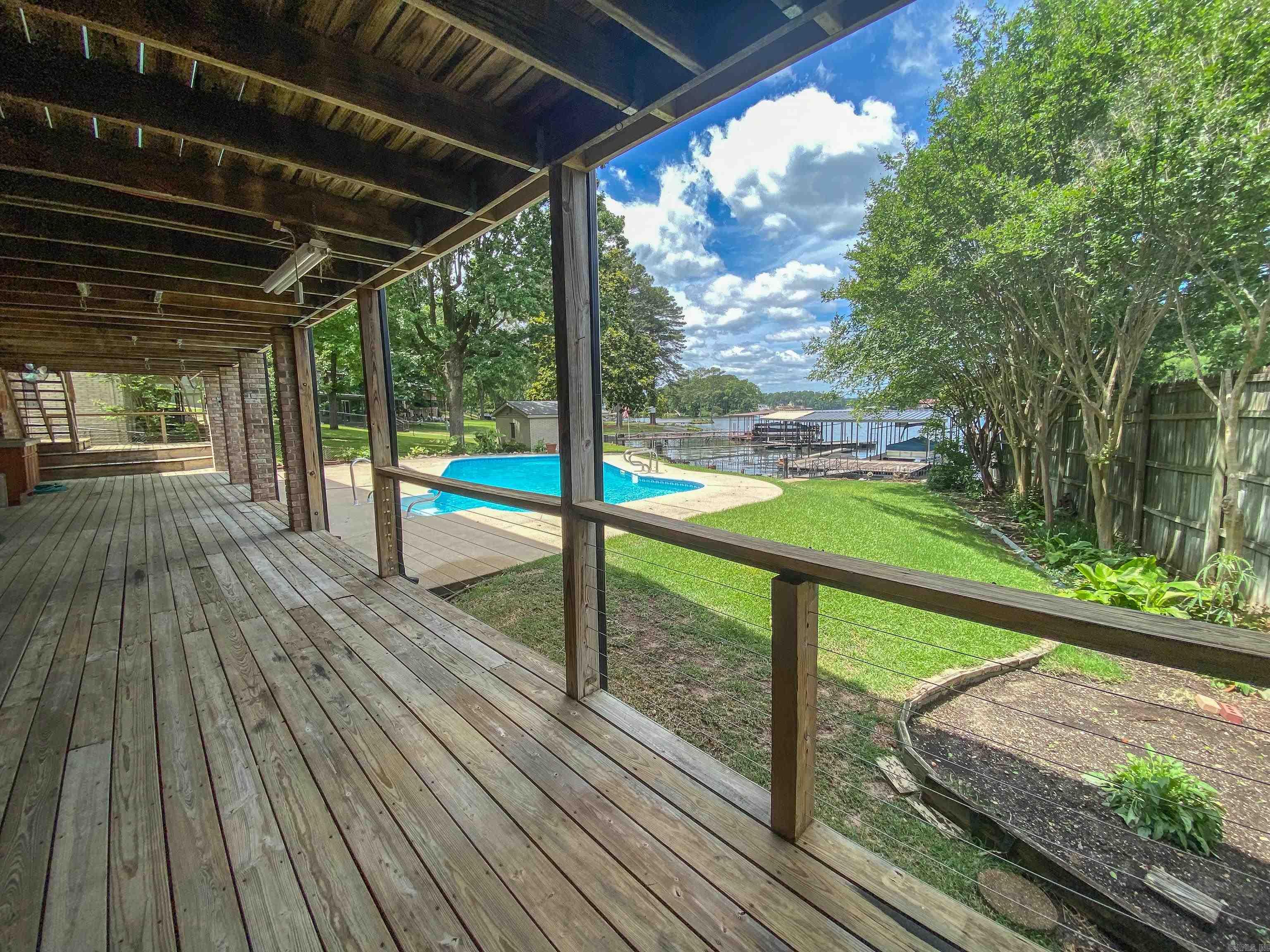 The Ultimate Entertaining Oasis on Lake Hamilton
