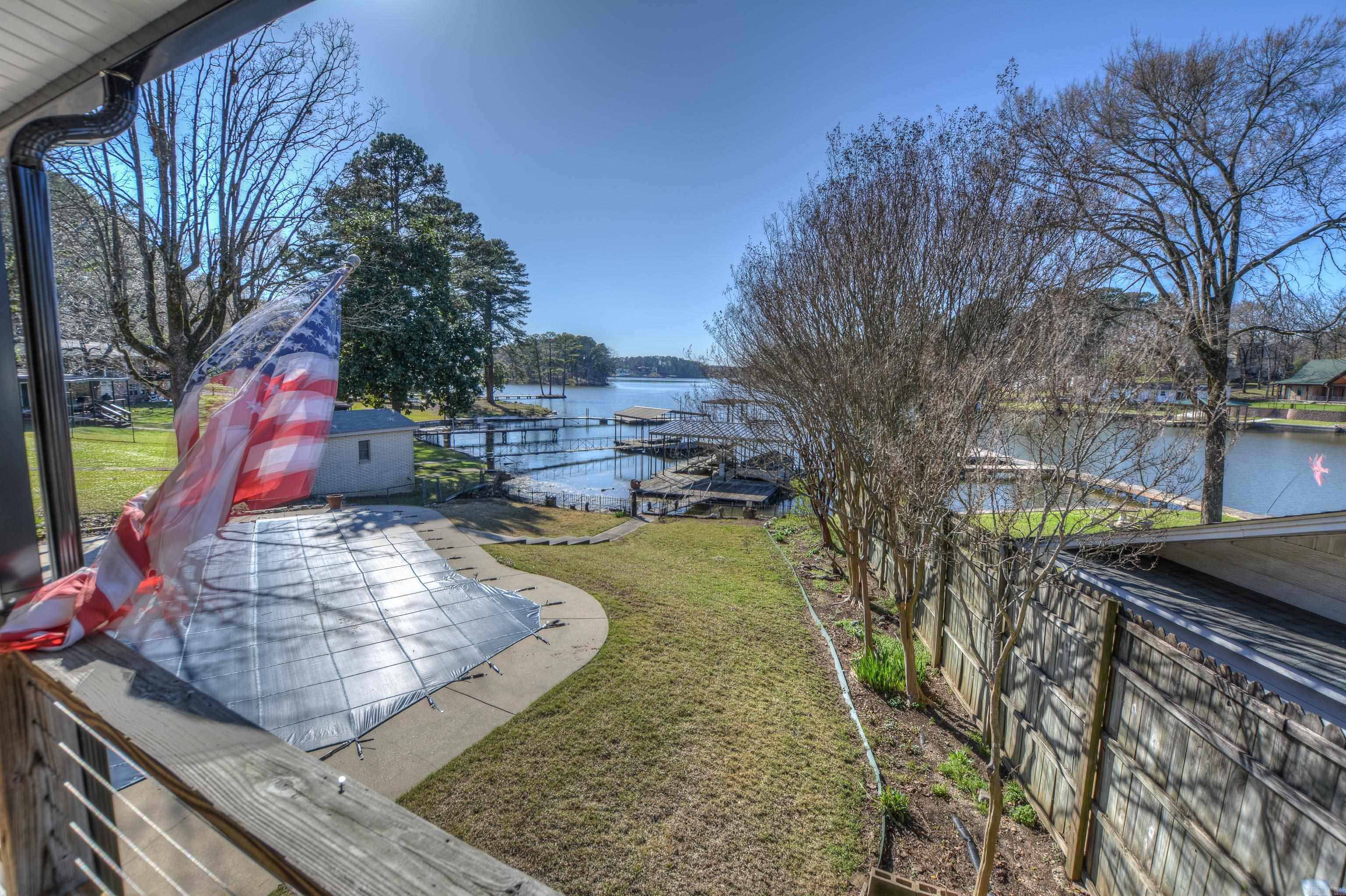 The Ultimate Entertaining Oasis on Lake Hamilton