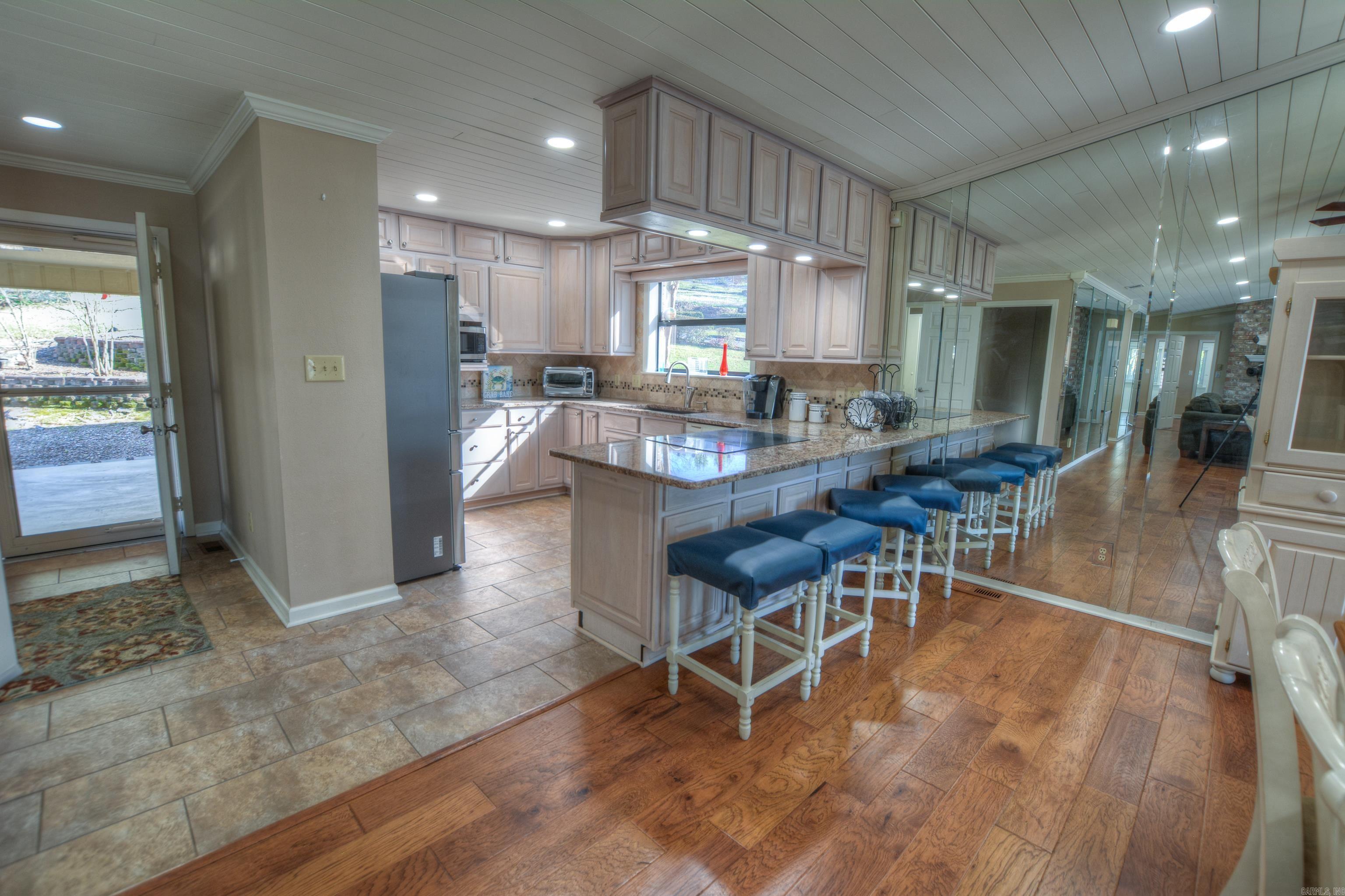 The Ultimate Entertaining Oasis on Lake Hamilton