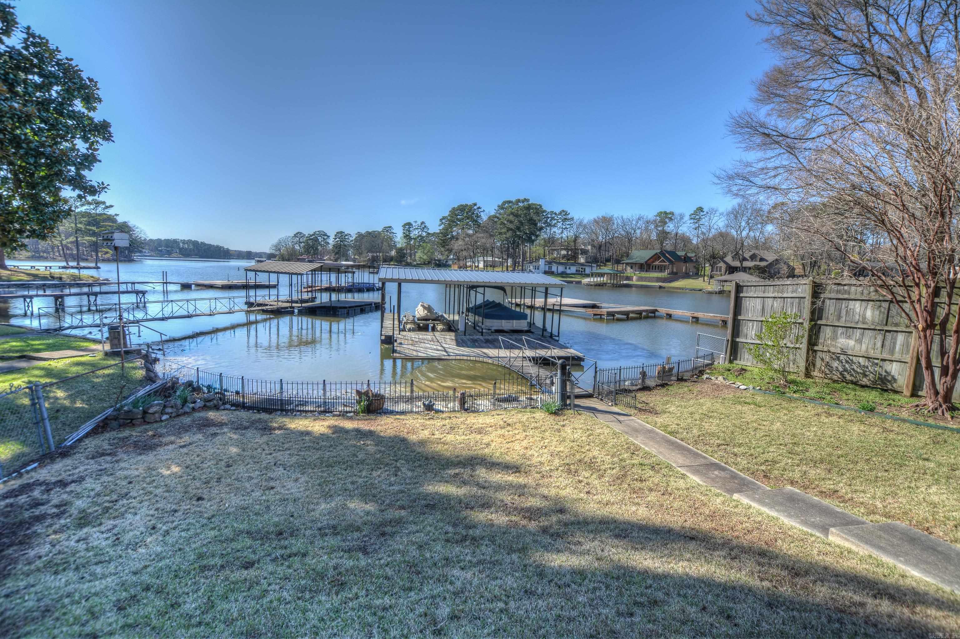 The Ultimate Entertaining Oasis on Lake Hamilton