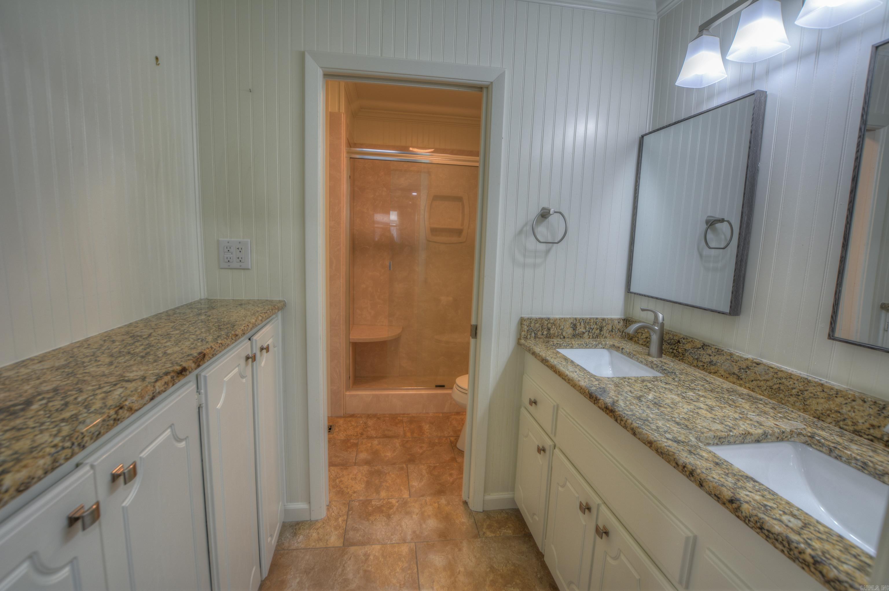 The Ultimate Entertaining Oasis on Lake Hamilton