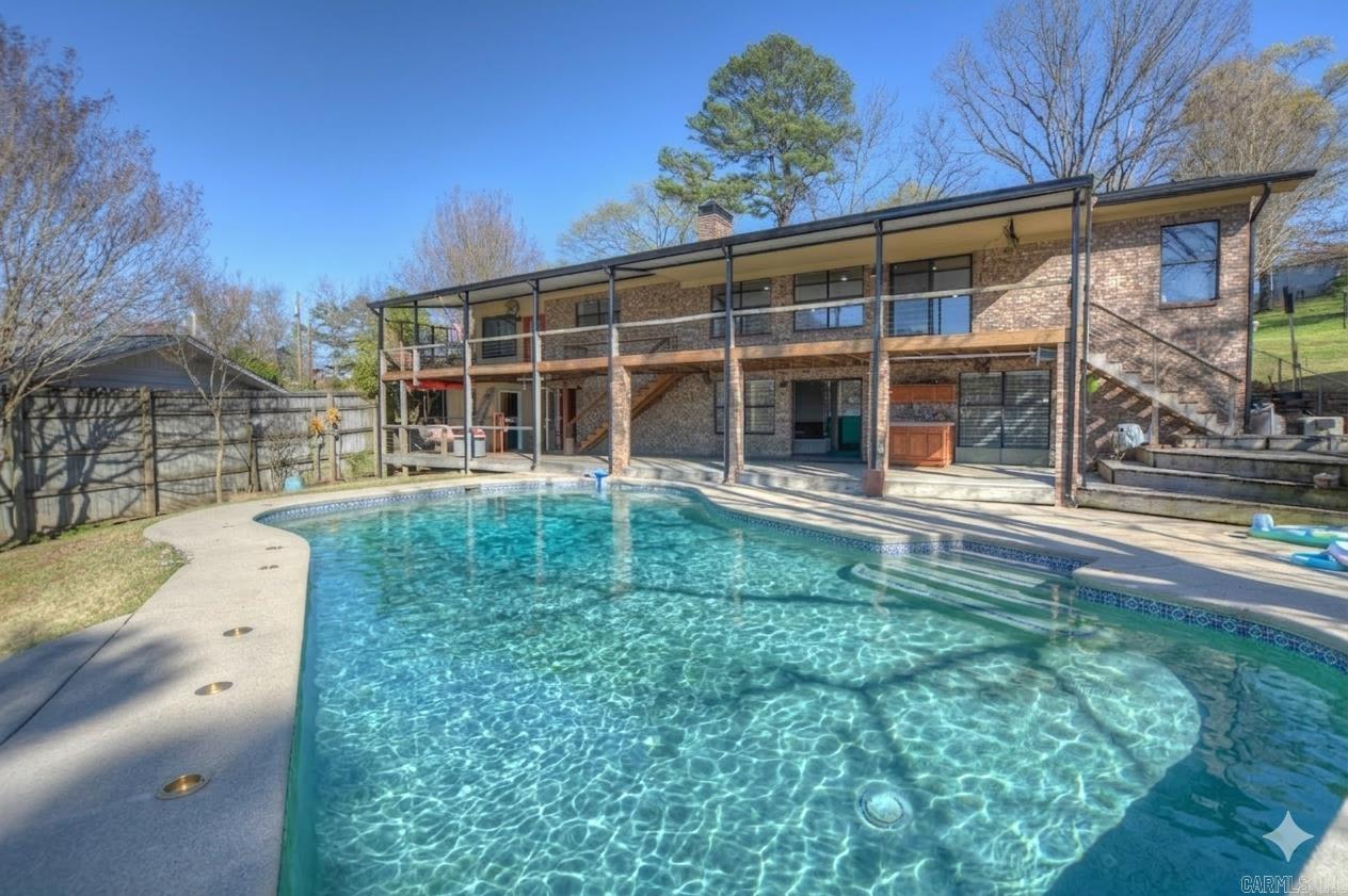 The Ultimate Entertaining Oasis on Lake Hamilton