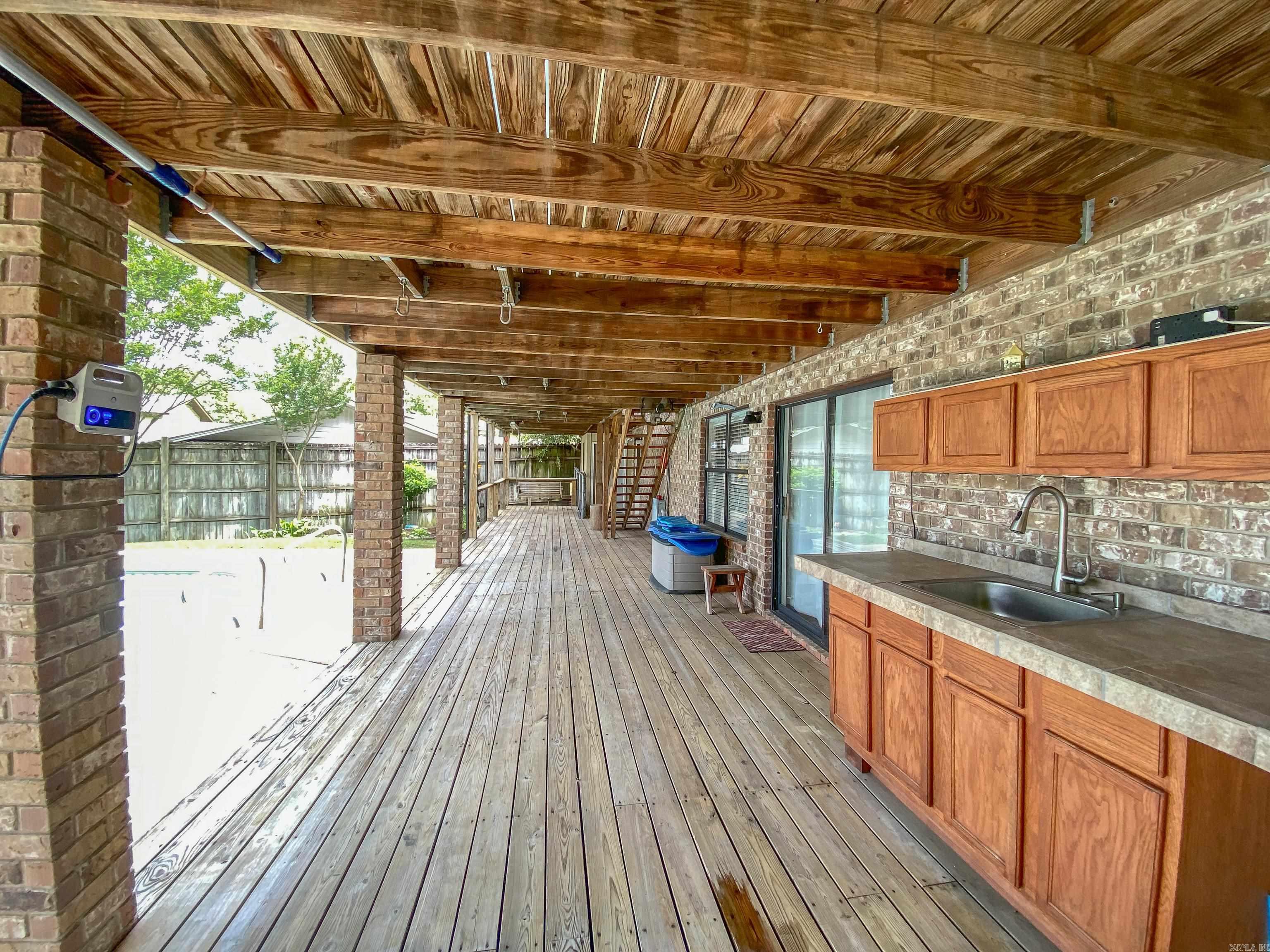 The Ultimate Entertaining Oasis on Lake Hamilton